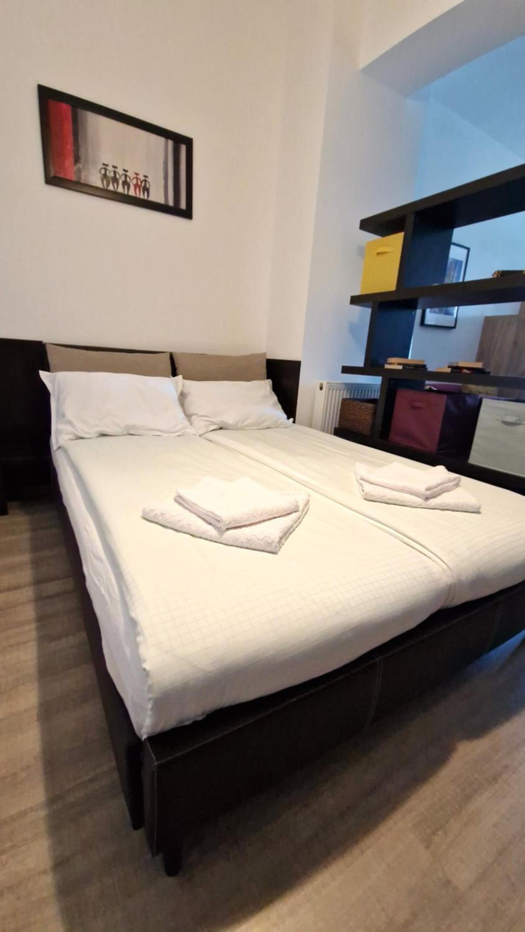 Studio Apartment - Photo 8