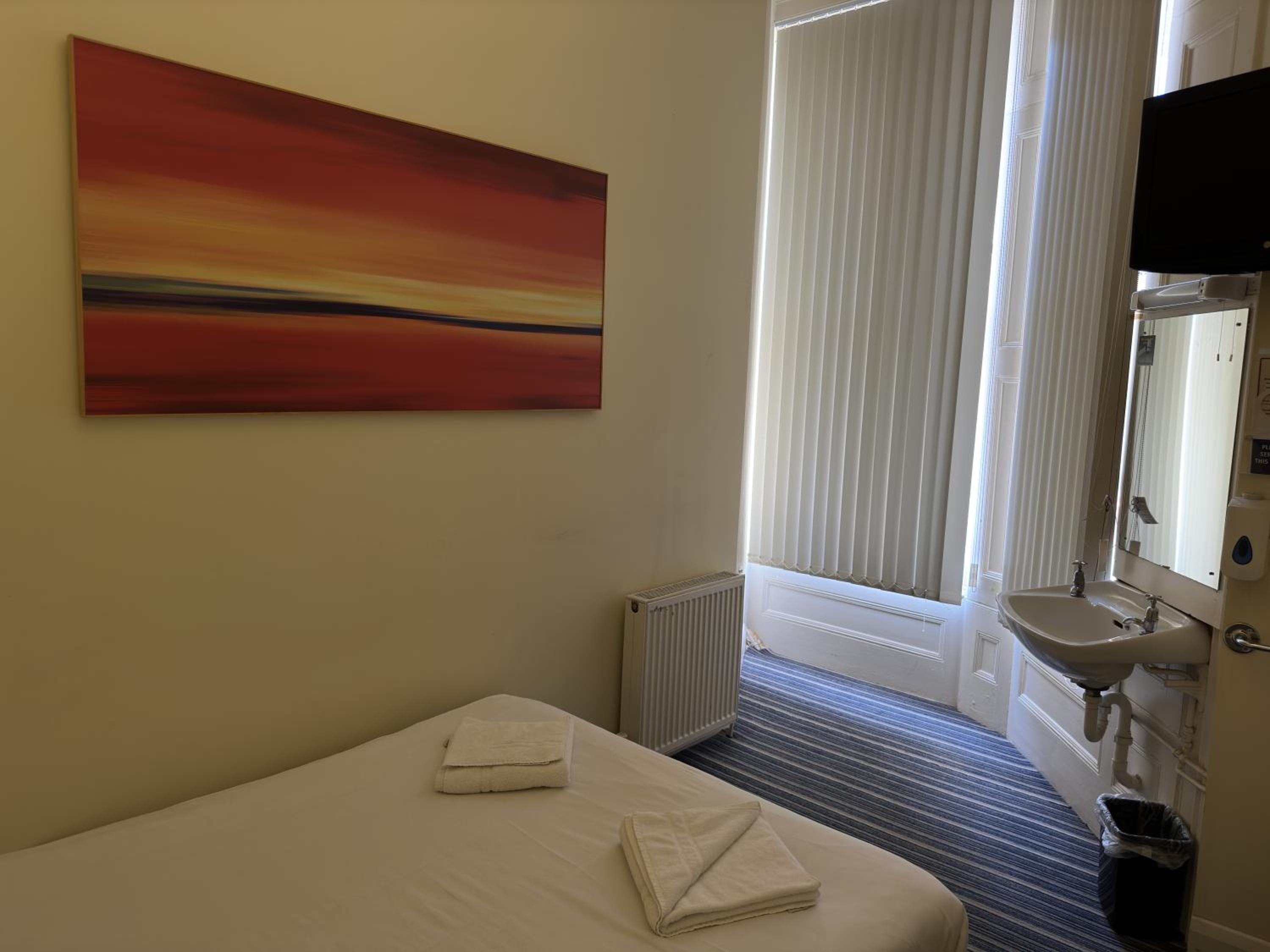 Double Room With Shared Bathroom photo 1
