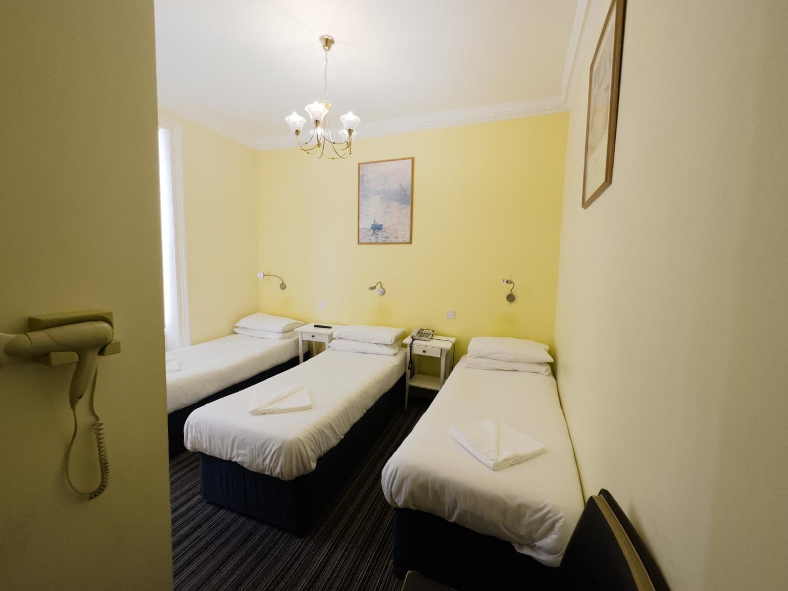 Triple Room With Private Bathroom photo 1