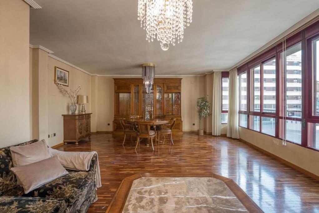 Apartamento de tres habitaciones con vista