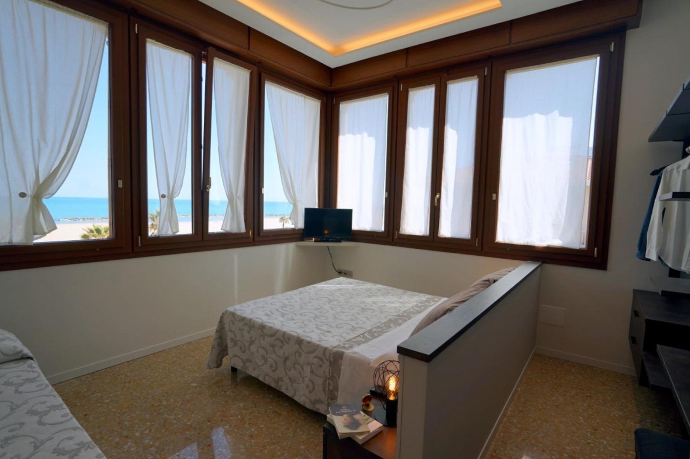 Triple Room with Sea View