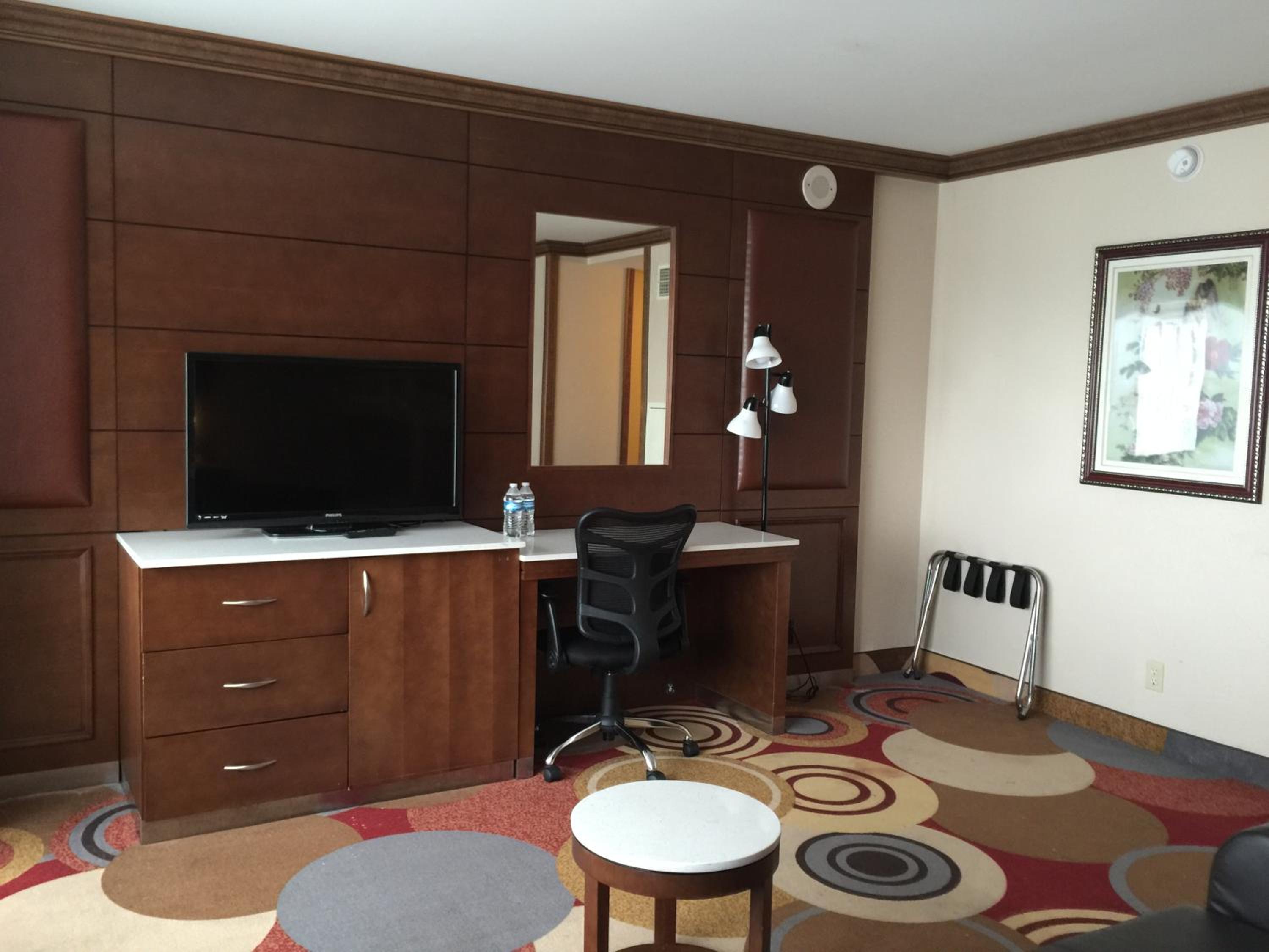 Luxury King Room - Photo 8
