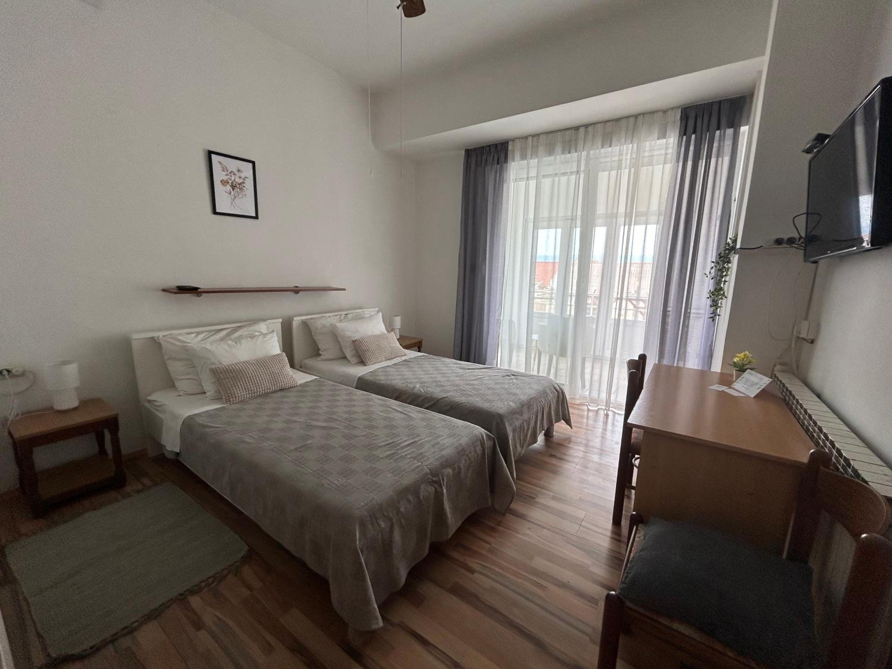 Twin Room - Photo 6