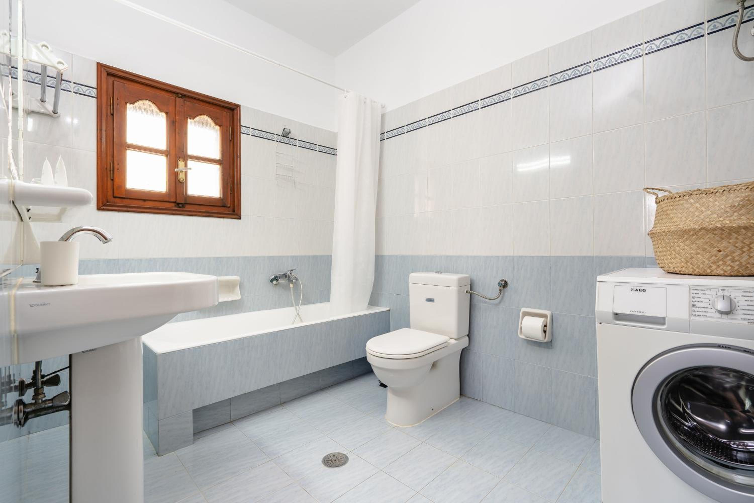 Deluxe One-Bedroom Apartment with Garden View photo 2