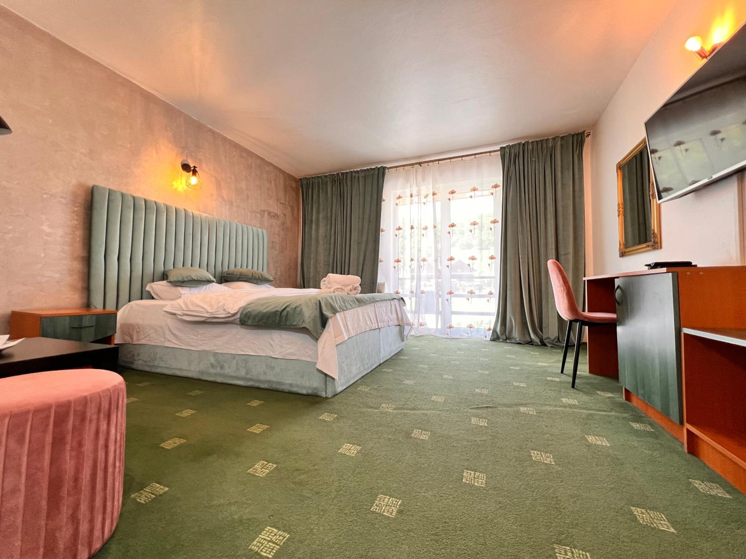 Double Room with Balcony - Photo 1