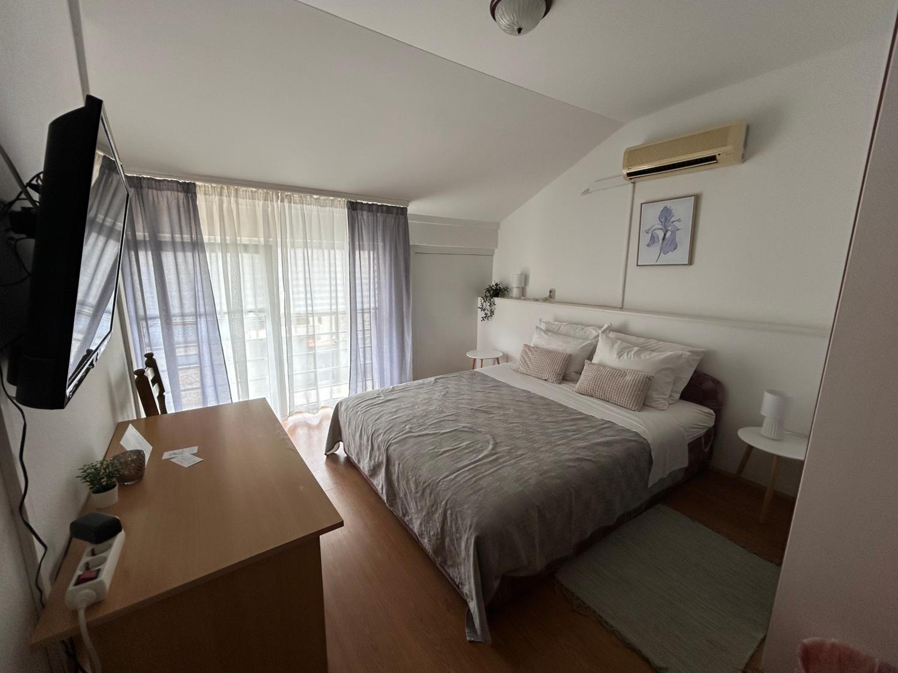 Double Room - Photo 10