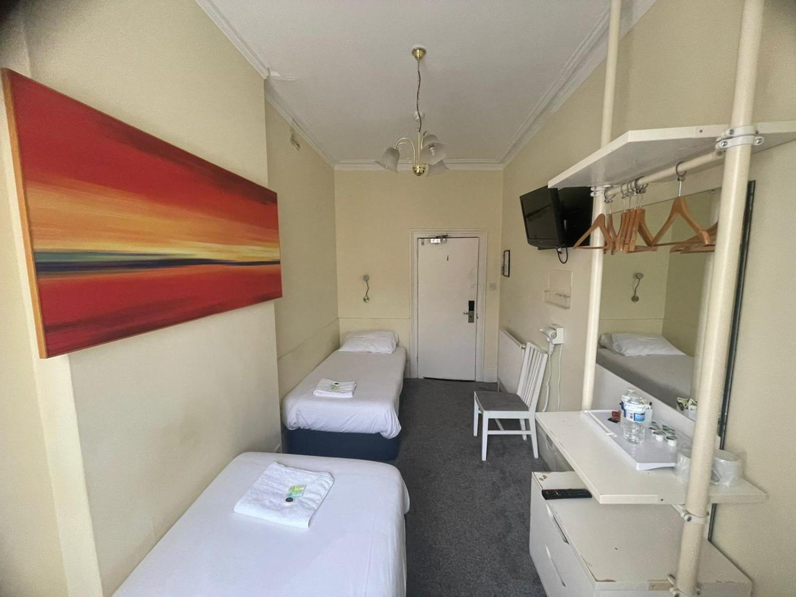 Twin Room With Shared Bathroom photo 1