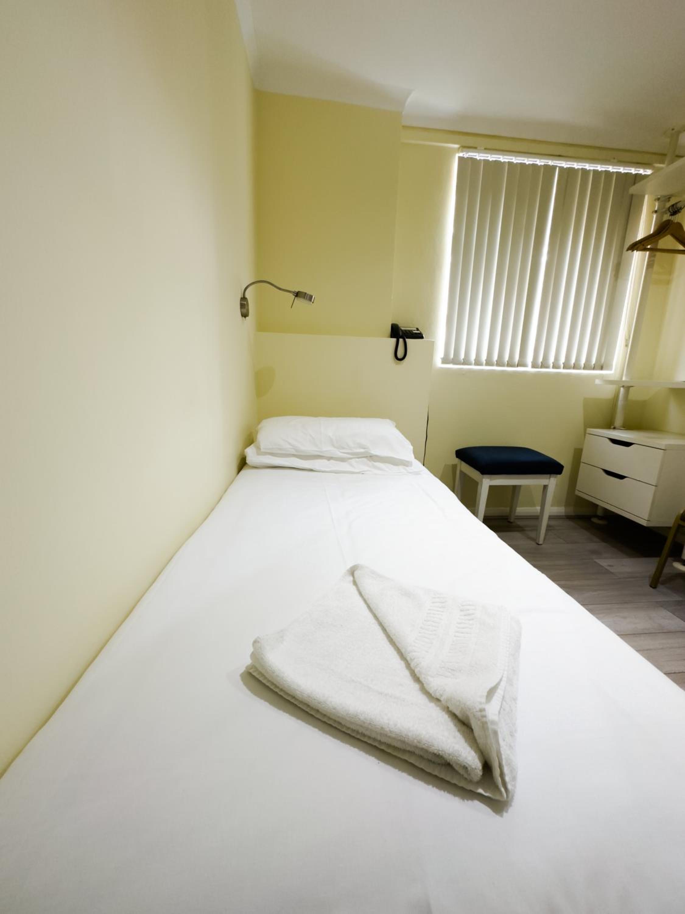 Single Room With Shared Bathroom photo 2