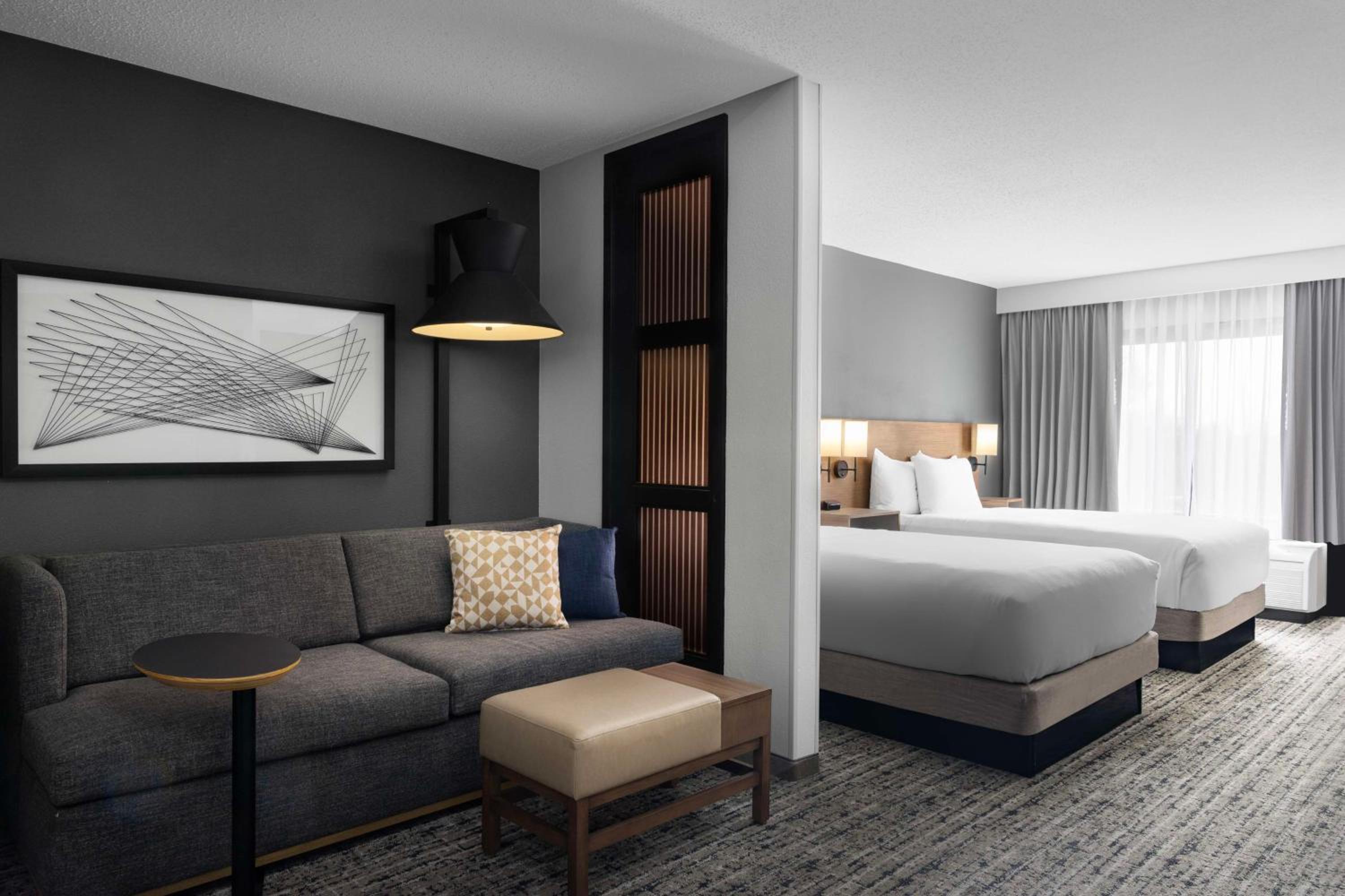 Double Room with Two Double Beds and Sofa Bed - Photo 3
