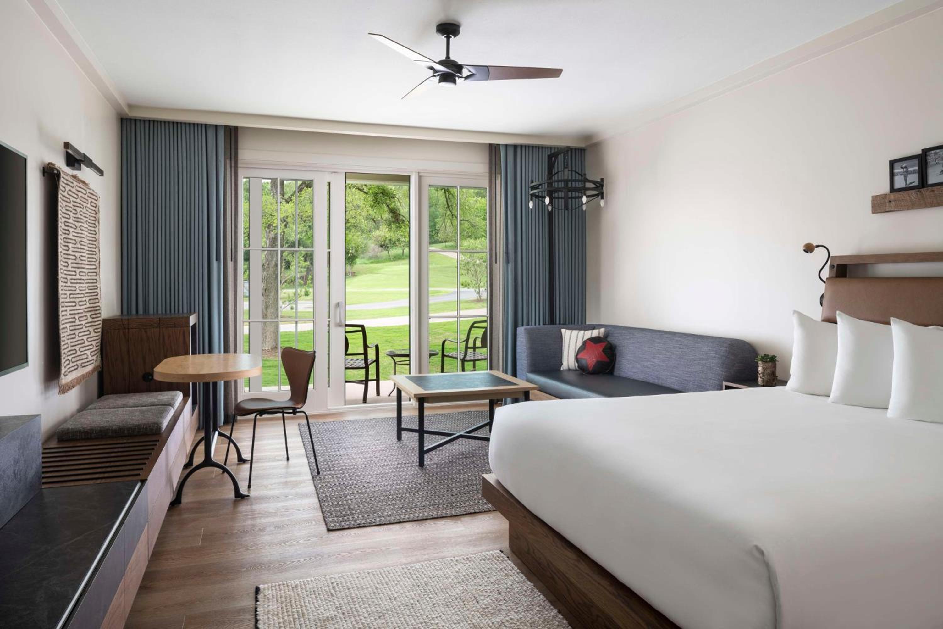 King Room with Patio - Photo 3