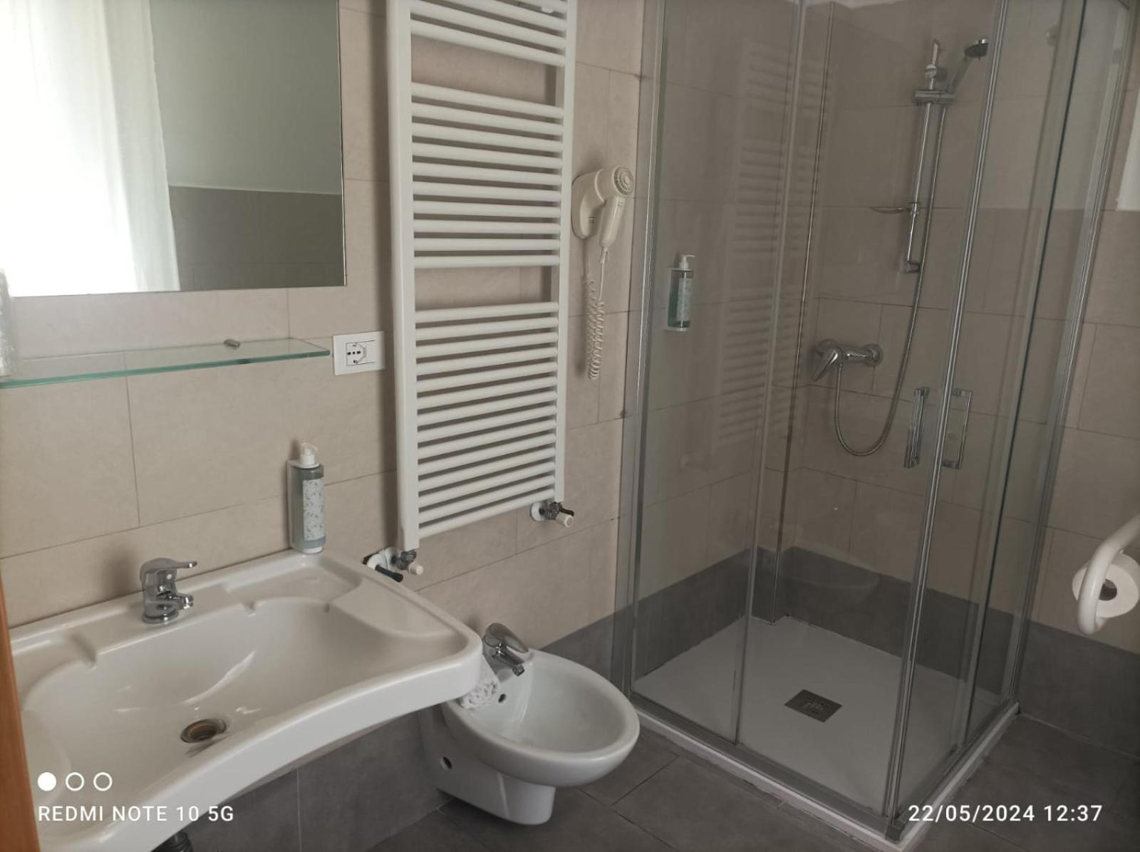 Quadruple Room - Photo 17