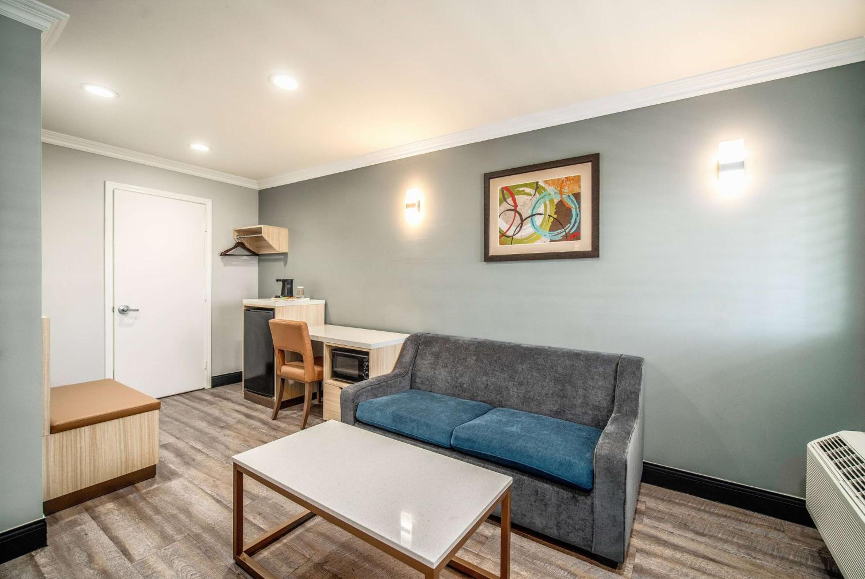 King Suite- Non-Smoking photo 1