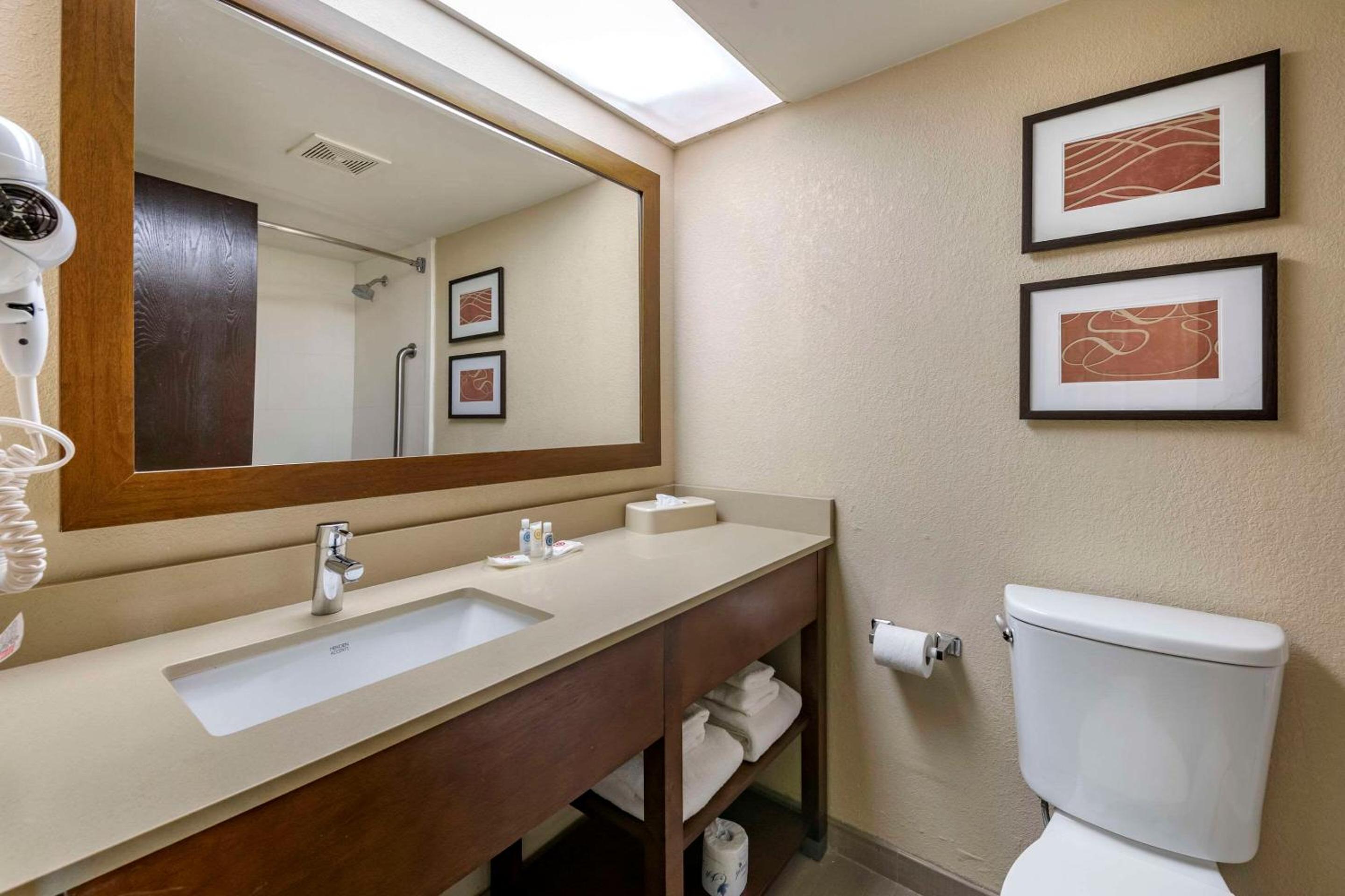Suite with Two Double Beds - Photo 4