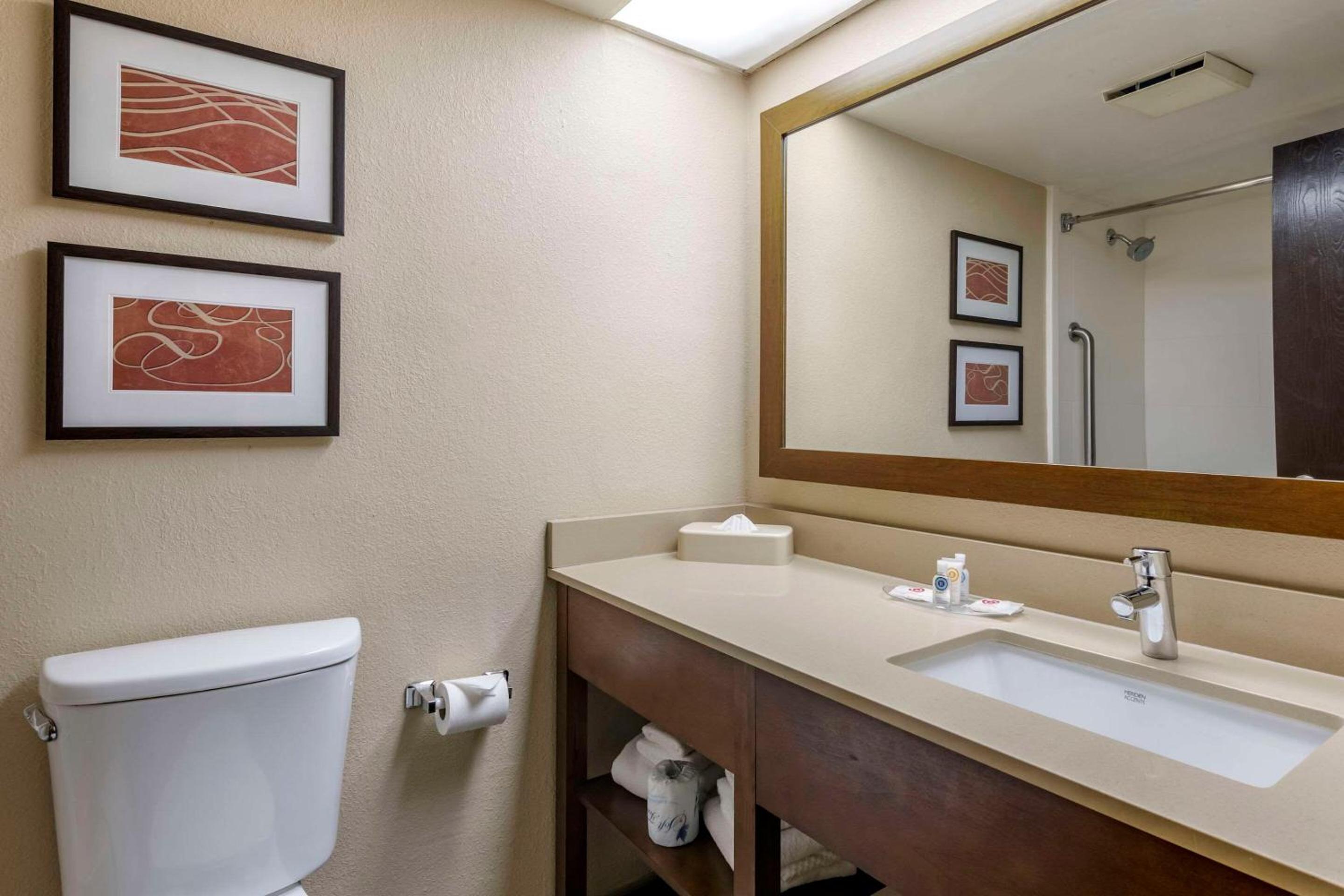 Suite with Two Double Beds - Photo 3