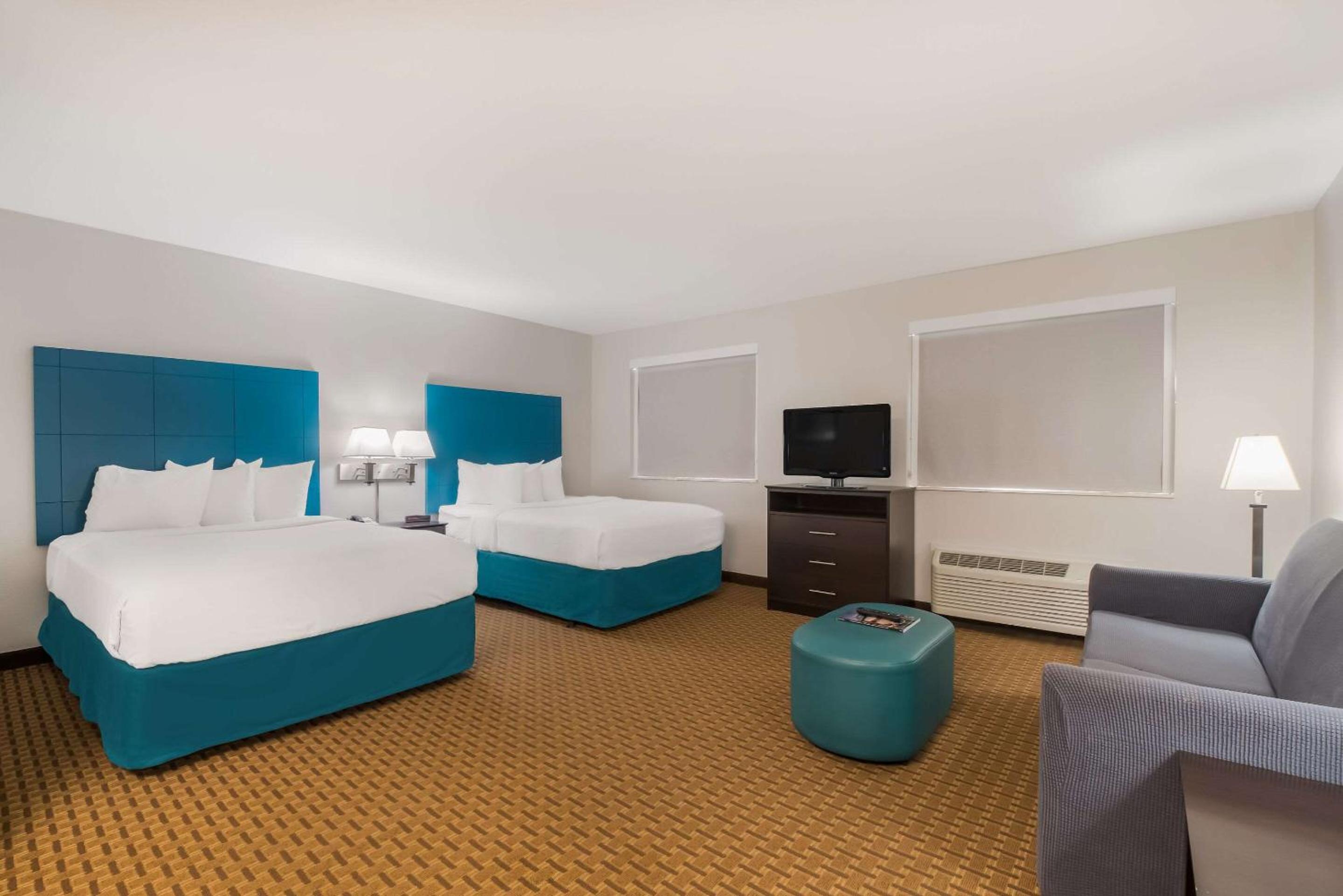 Suite with Two Double Beds - Accessible/Non-Smoking photo 1