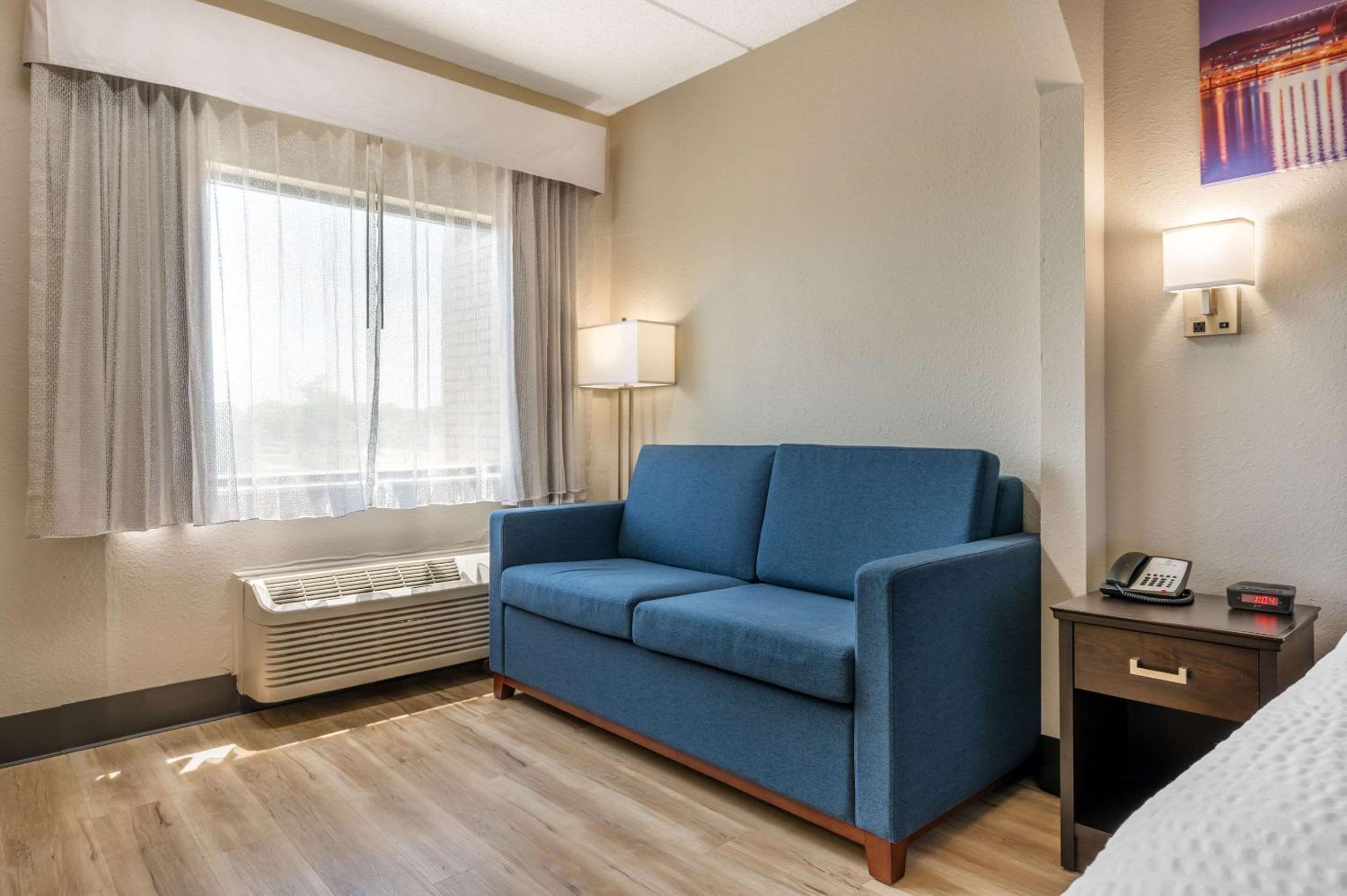 Superior King Room - Non-Smoking - Photo 3
