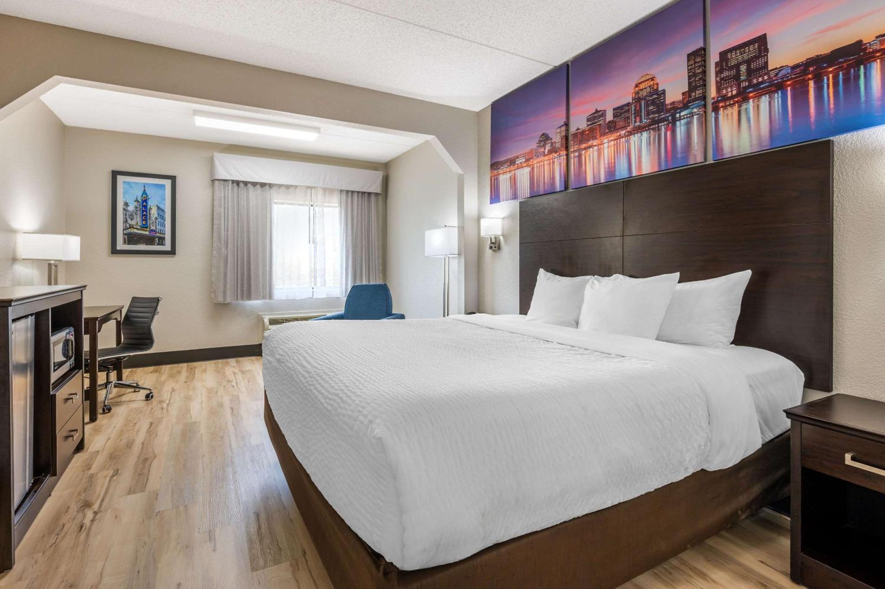 King Room - Non-Smoking - Photo 1