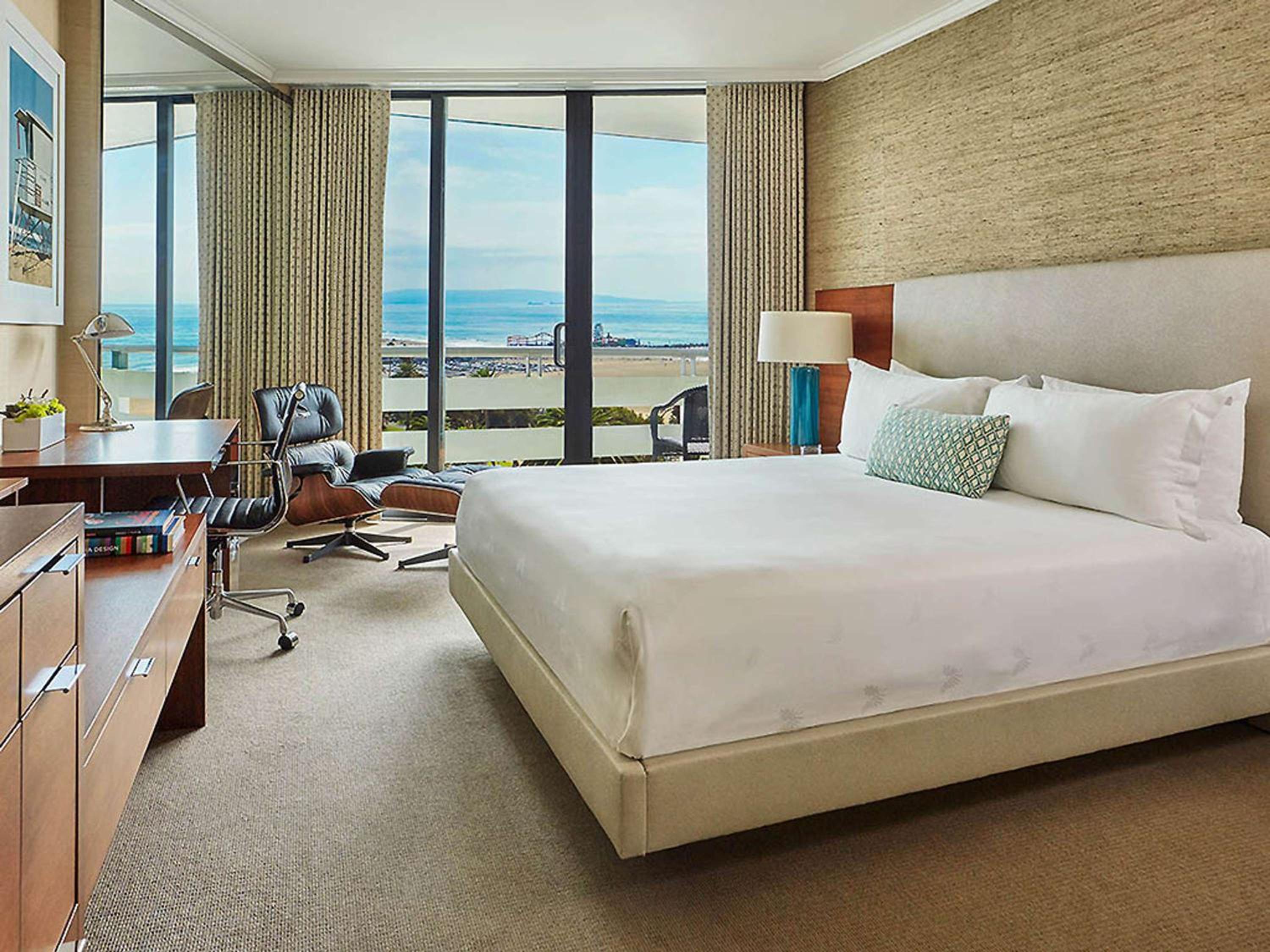 Tower King Suite