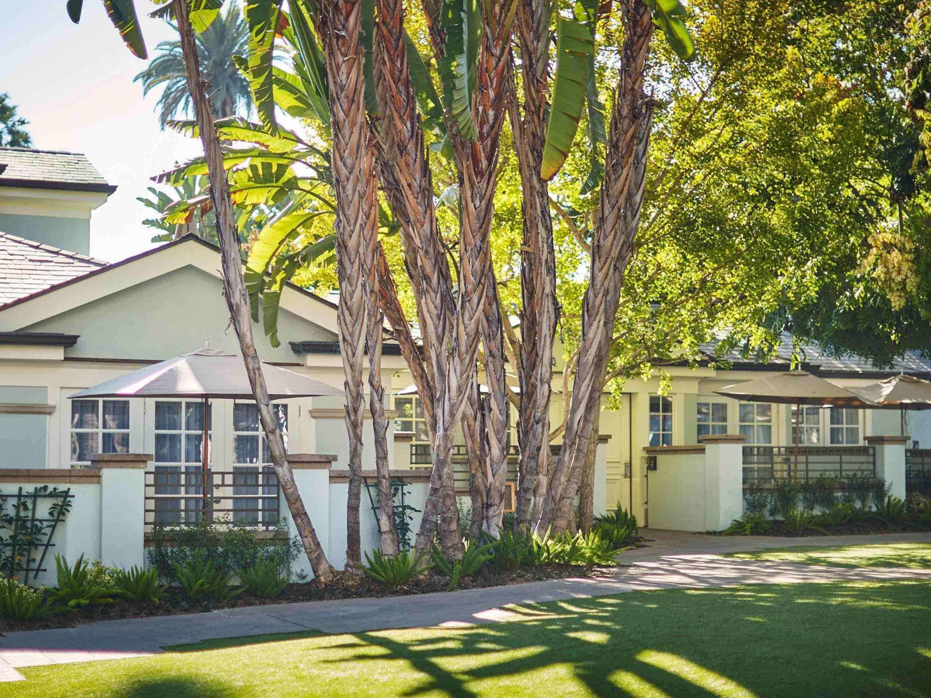 Signature Bungalow with One King Bed and Patio - Mobility Hearing Accessible/Roll-In Shower thumbnail 6