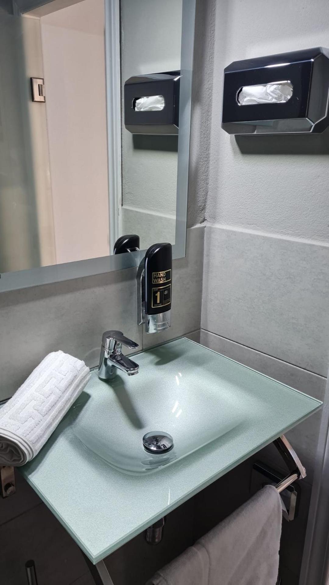 Deluxe Double Room with Extra Bed photo 3