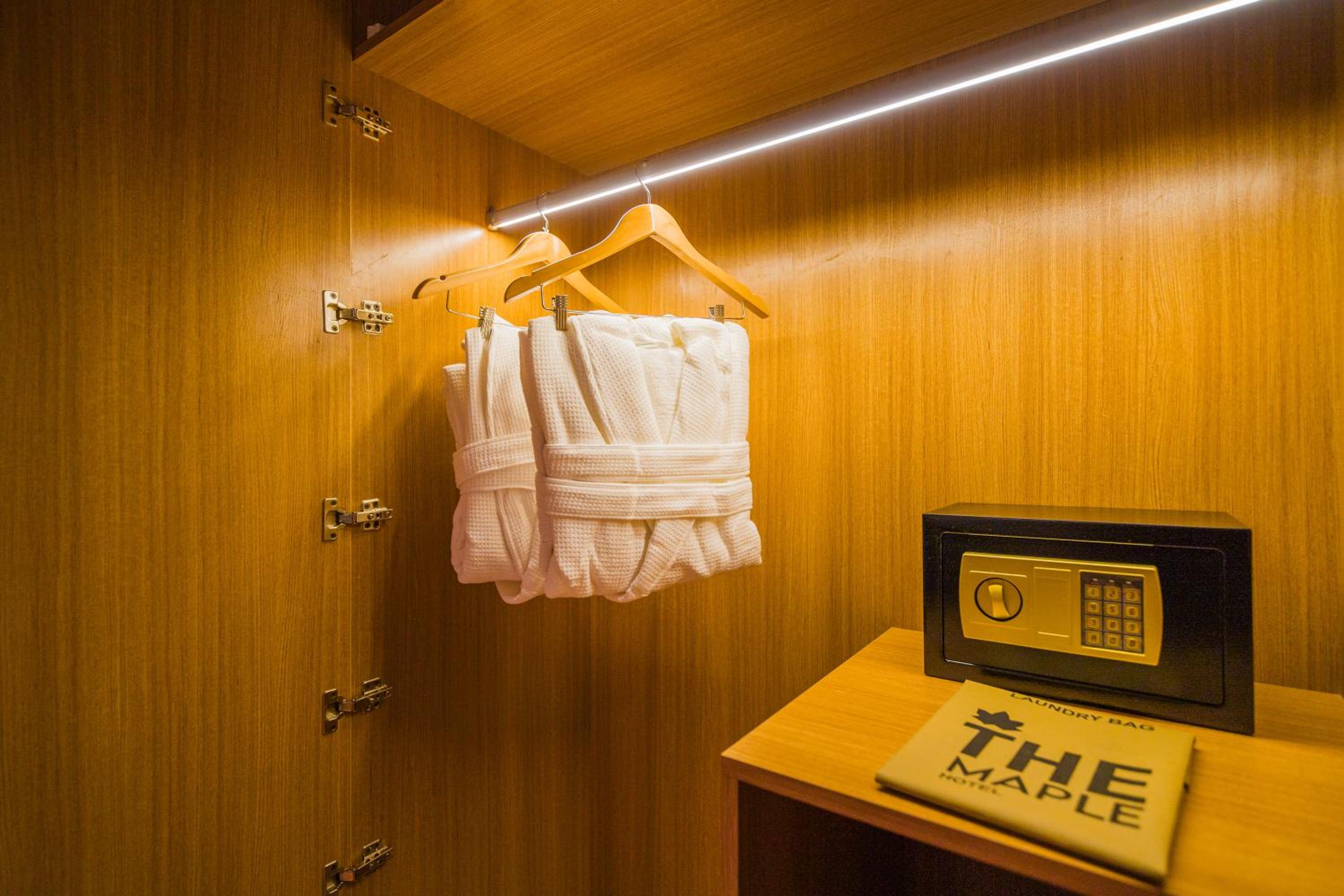 Deluxe Twin Room - Photo 17
