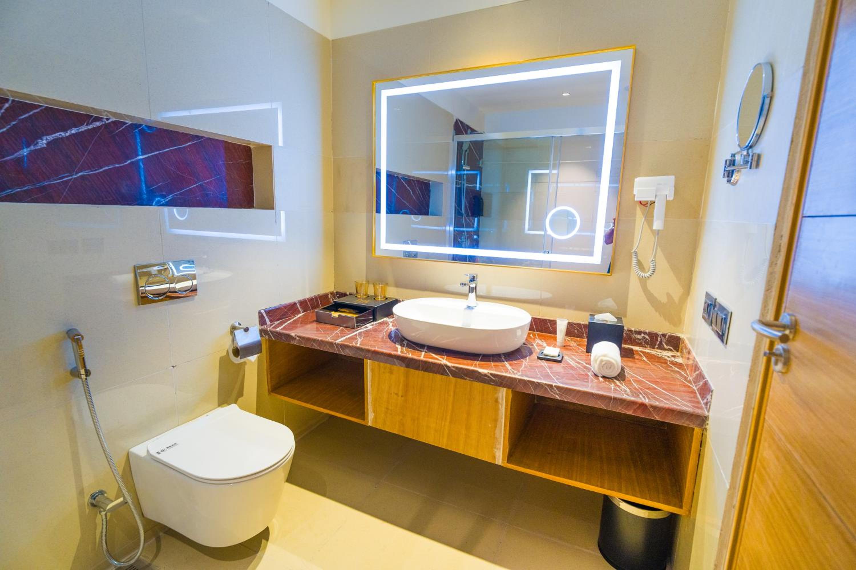 Deluxe Twin Room - Photo 15