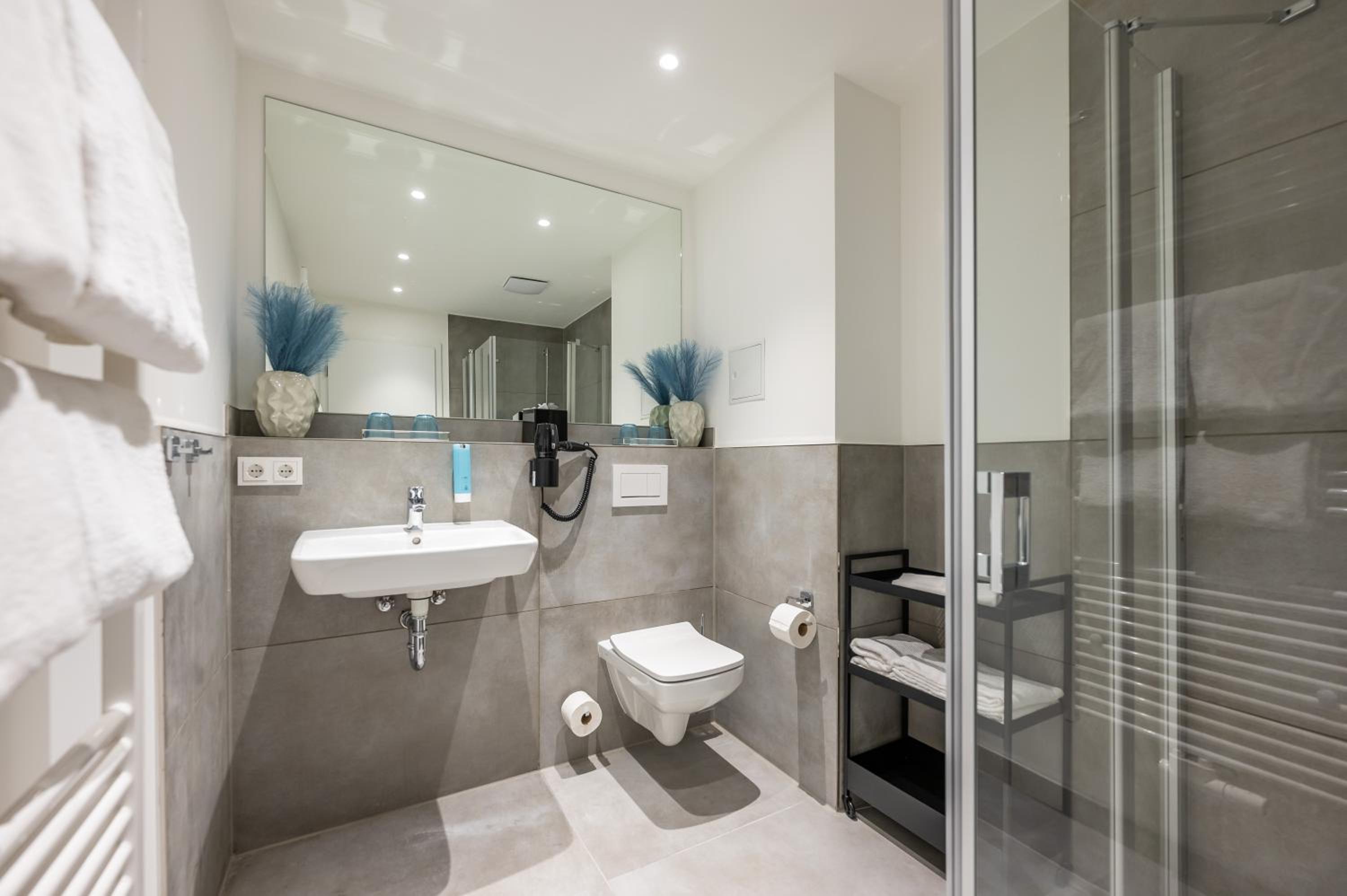 Deluxe family suite with balcony and sea view photo 3