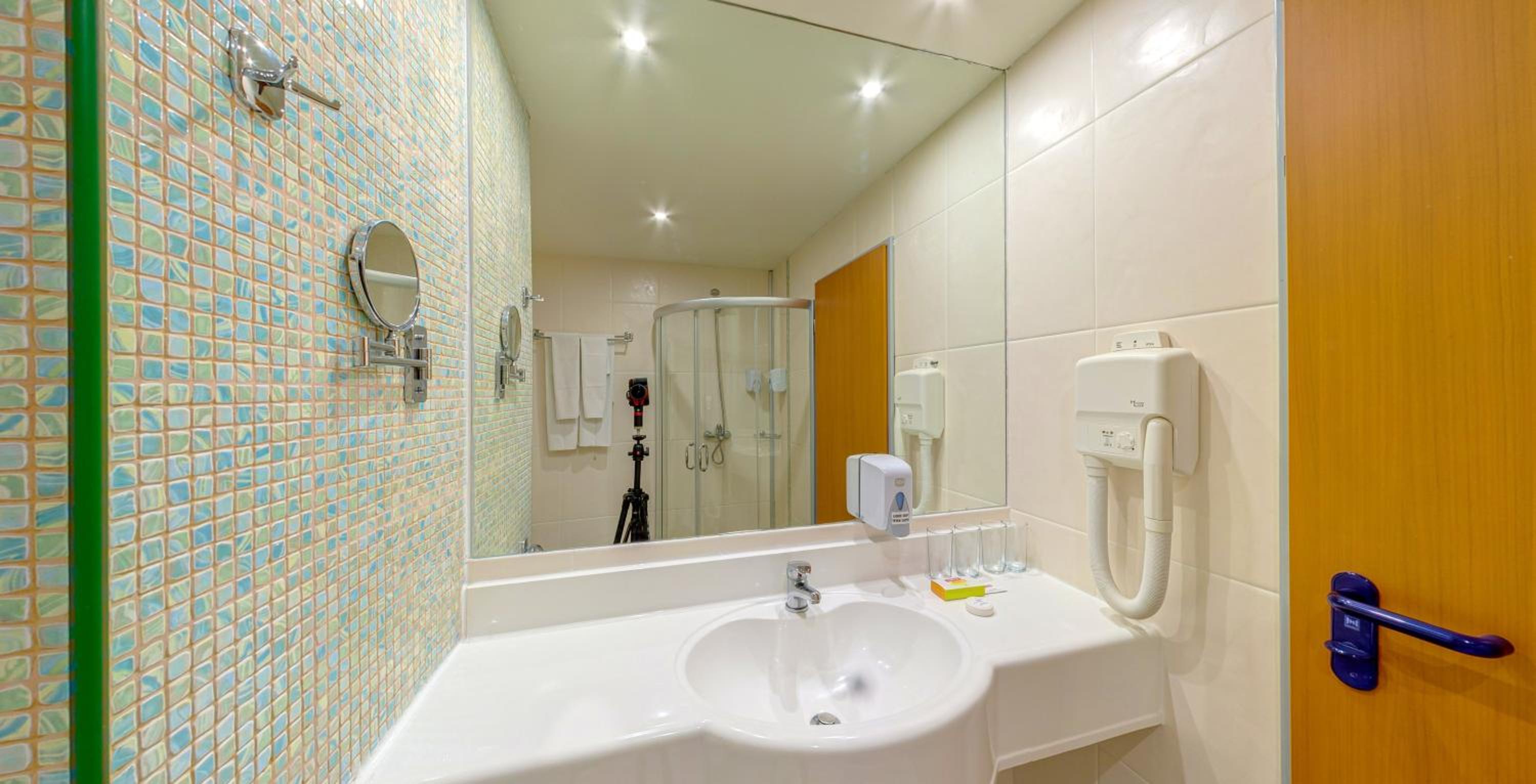 Deluxe Double Room with Side Sea View