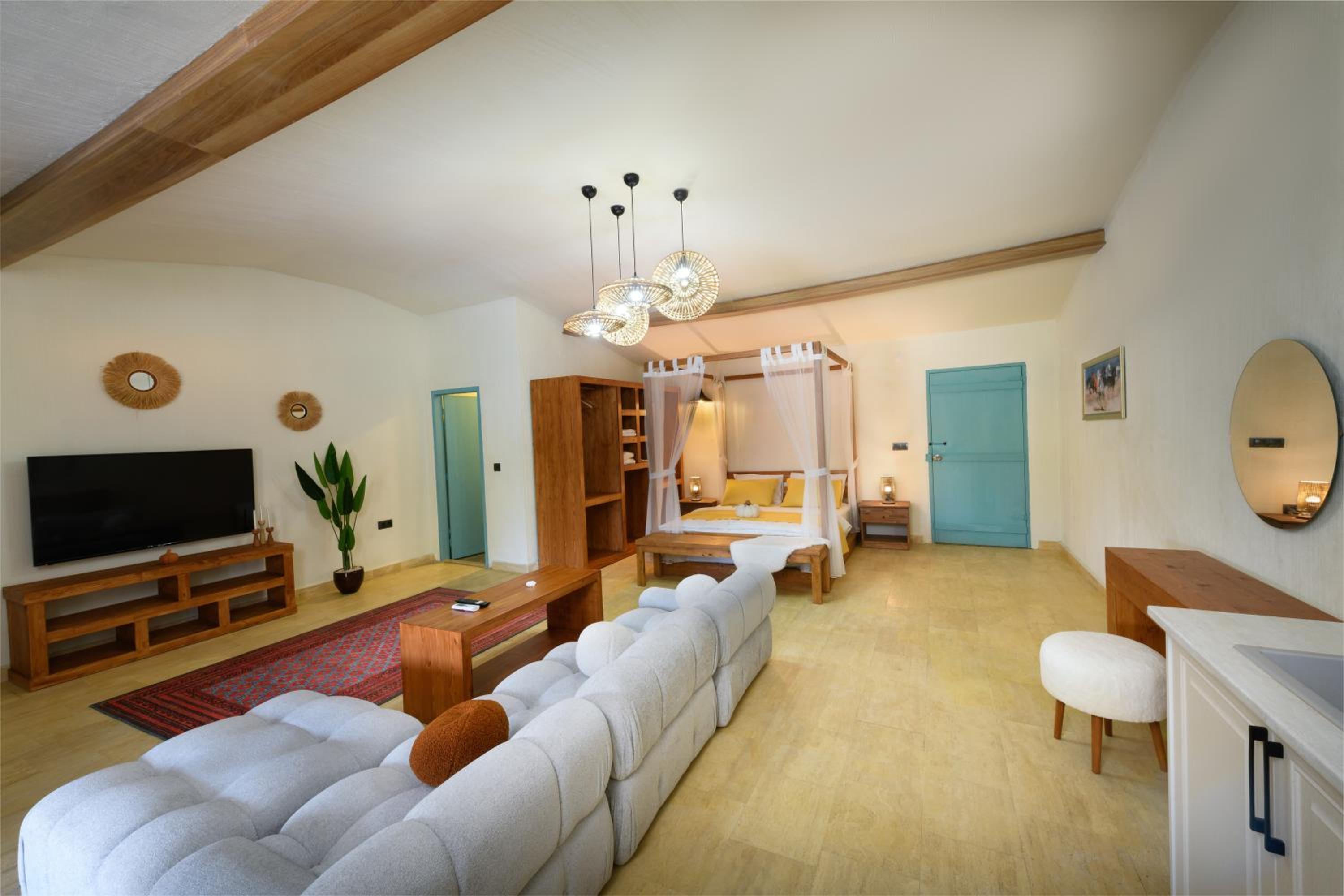 Queen Room With Pool View photo 3