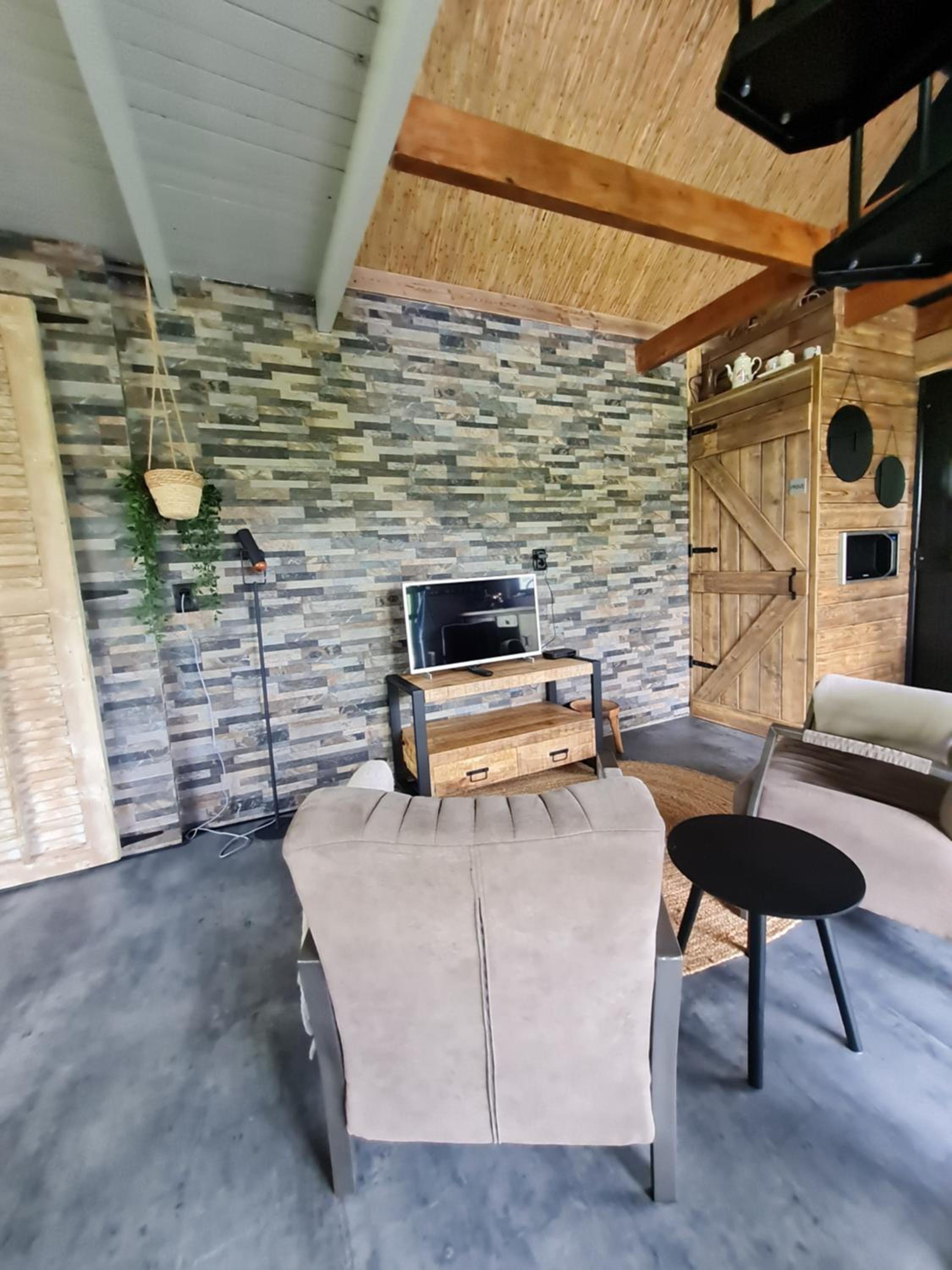 One-Bedroom House photo 3