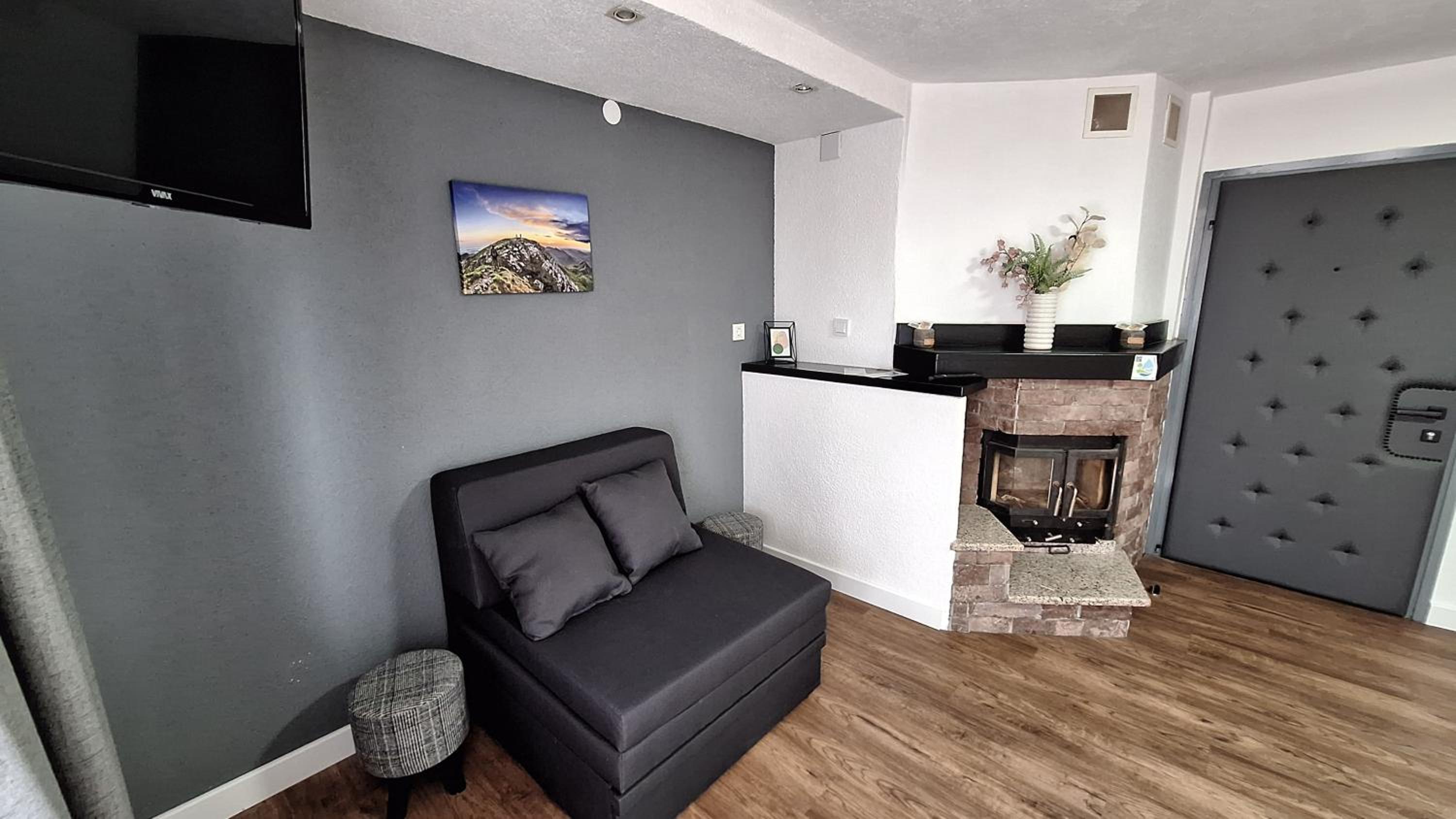 Double or Twin Room with Mountain View photo 3