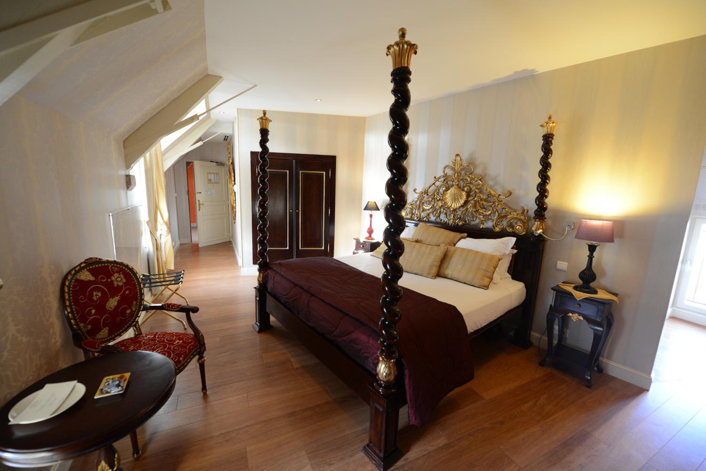Classic Castle Room photo 1