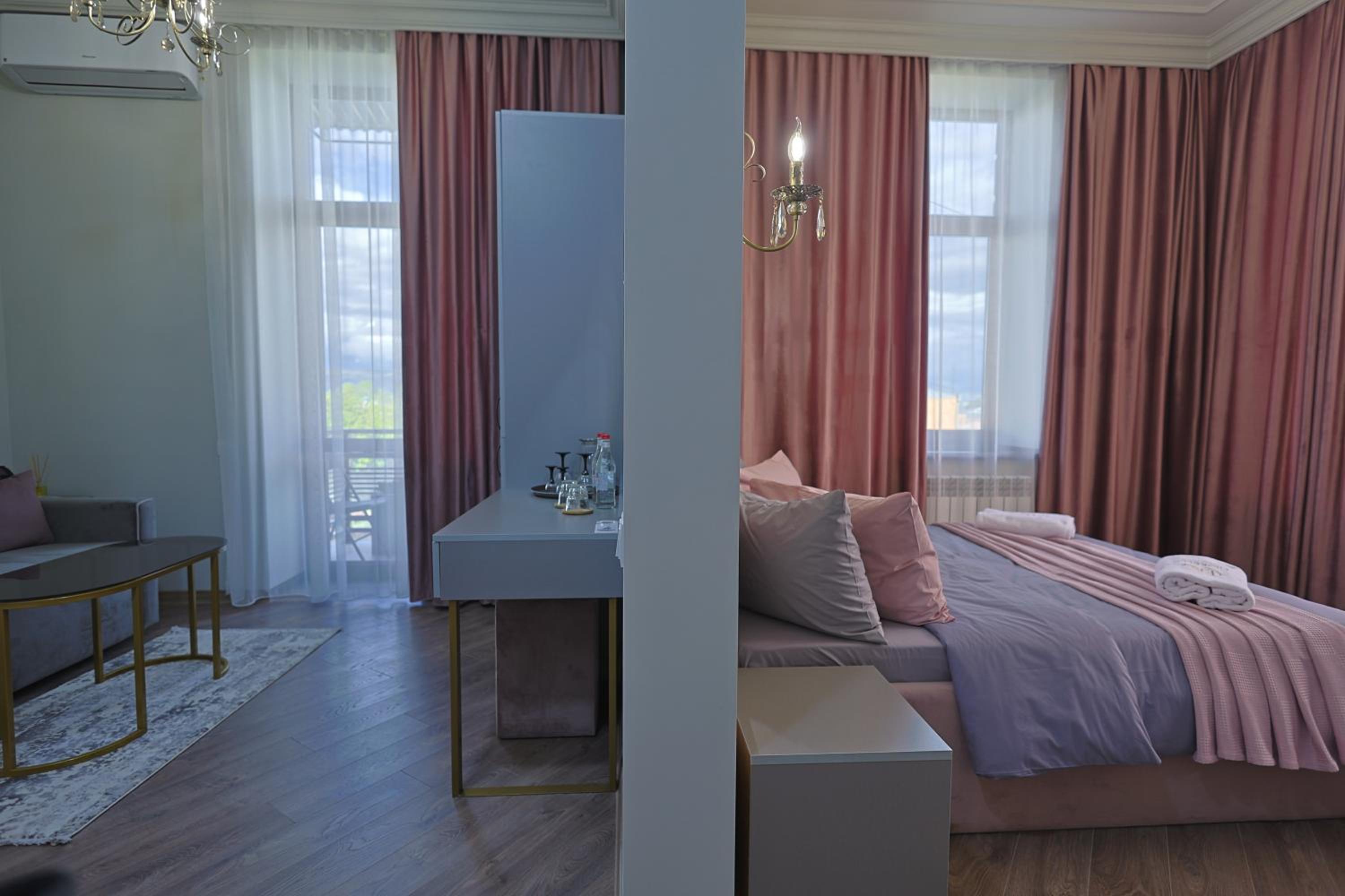 One-Bedroom Suite photo 2