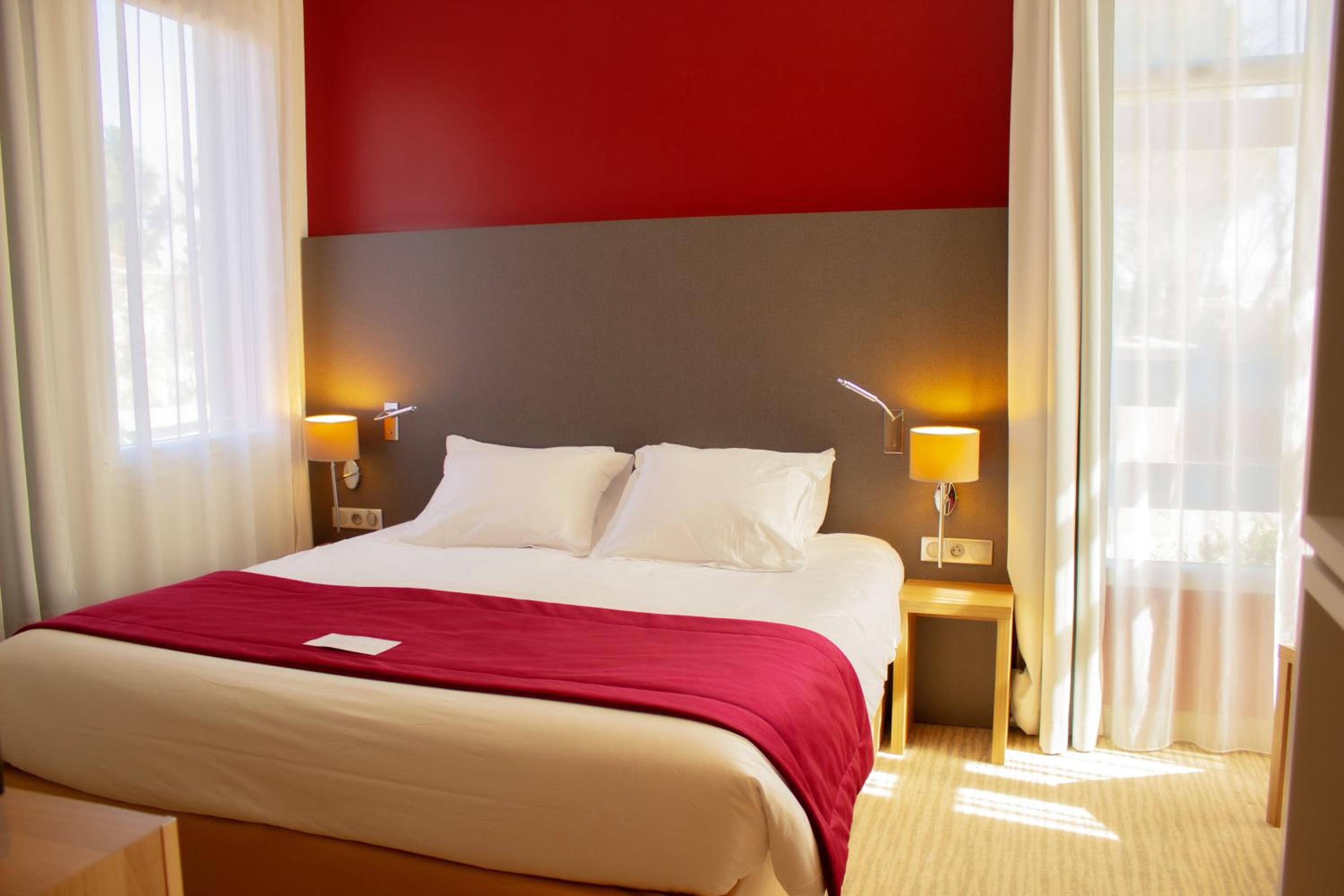 Suite Junior with King Bed thumbnail 6