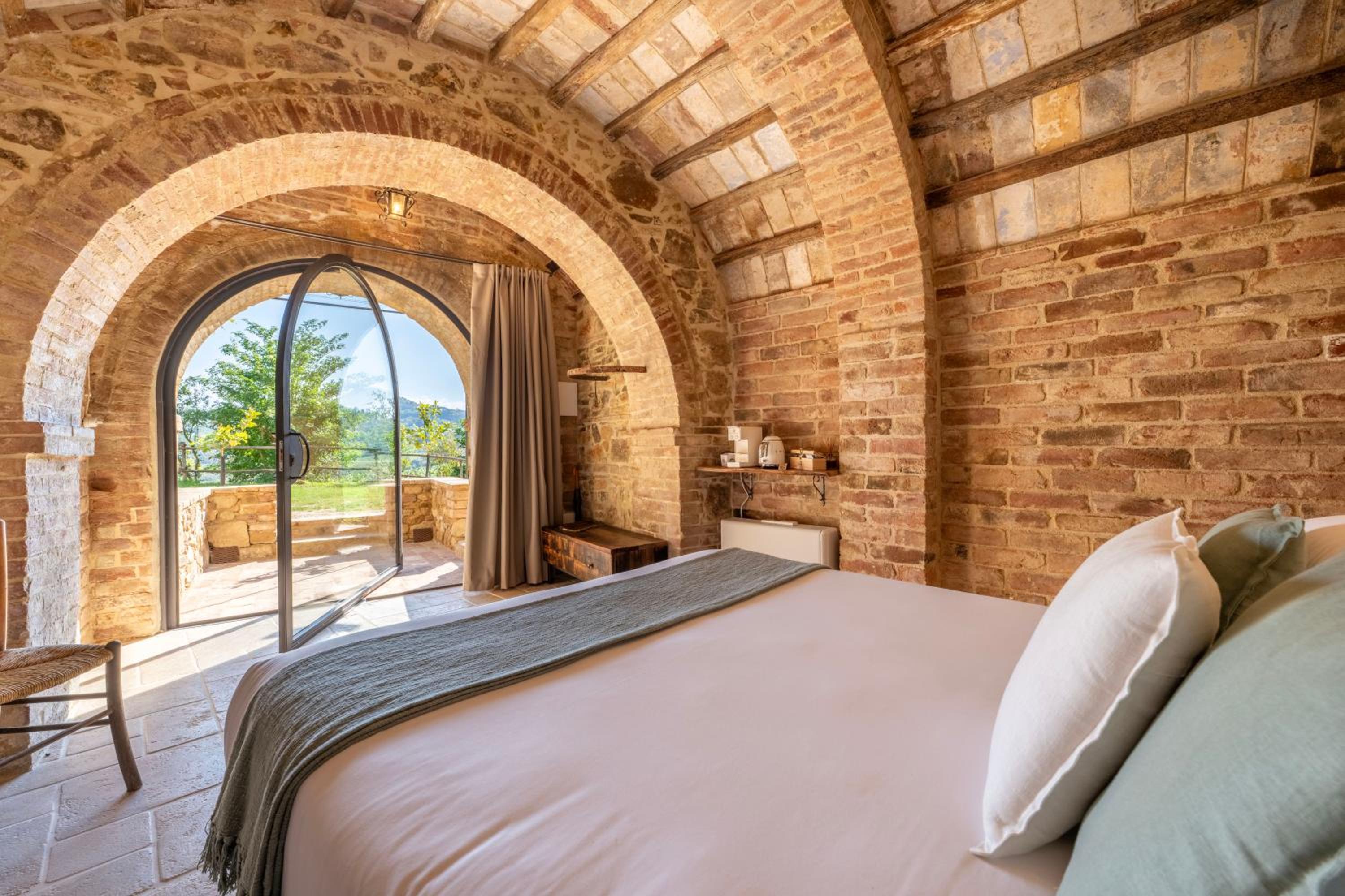 Queen Room with Garden View