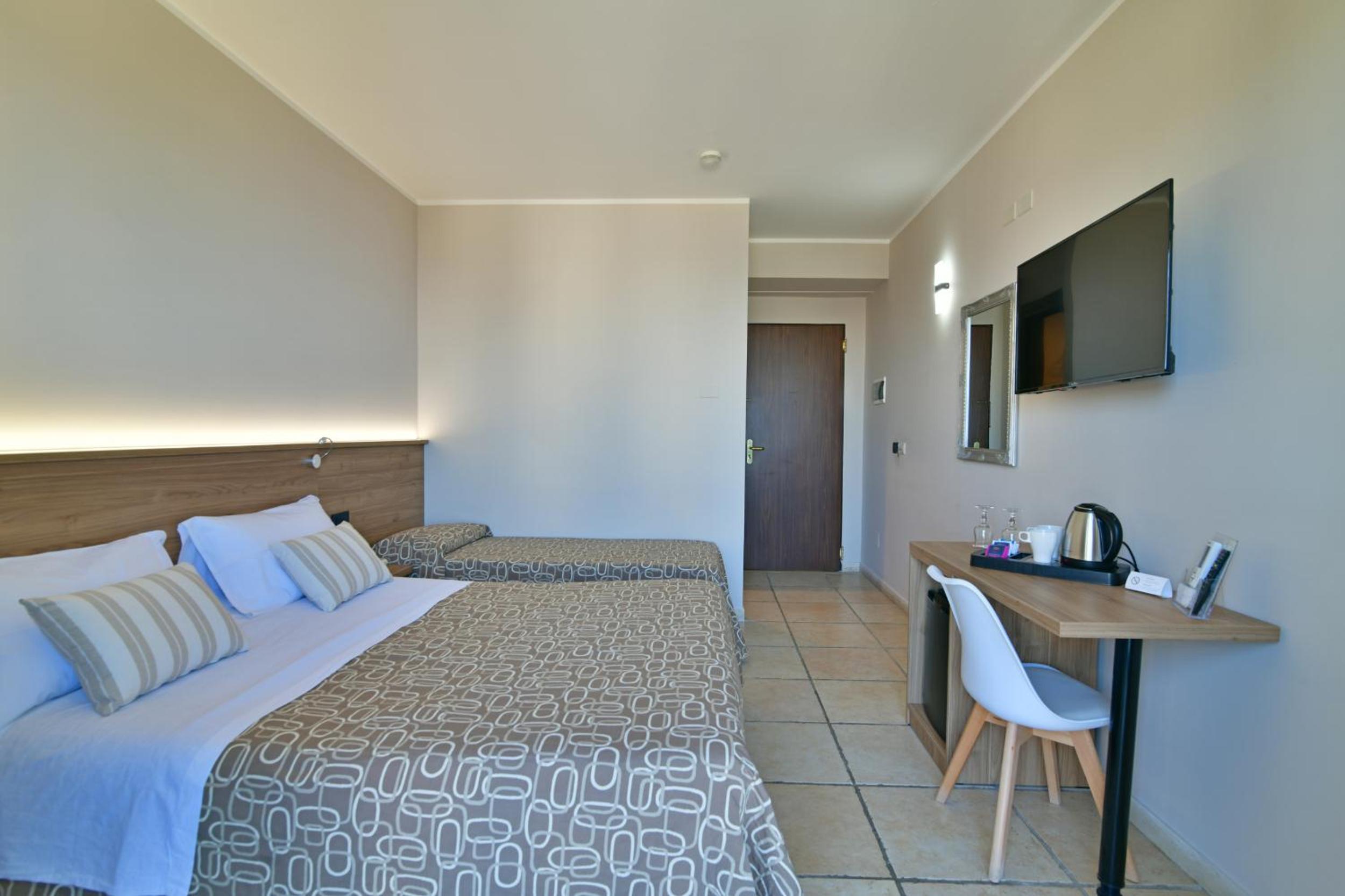 Double or Twin Room with Balcony photo 2