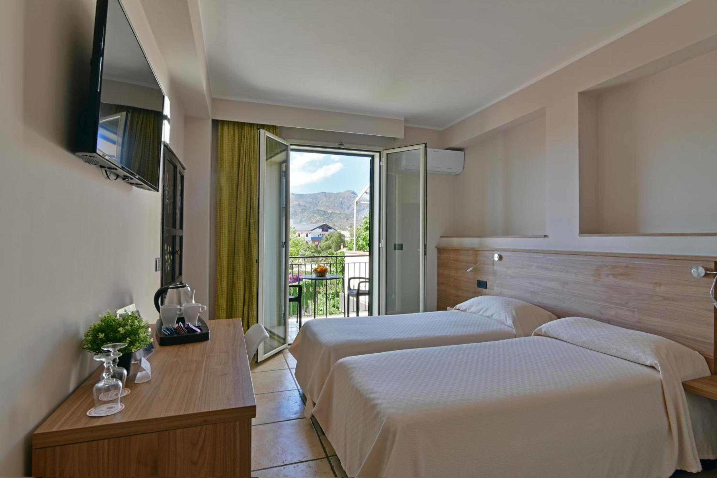 Double or Twin Room with Balcony photo 3
