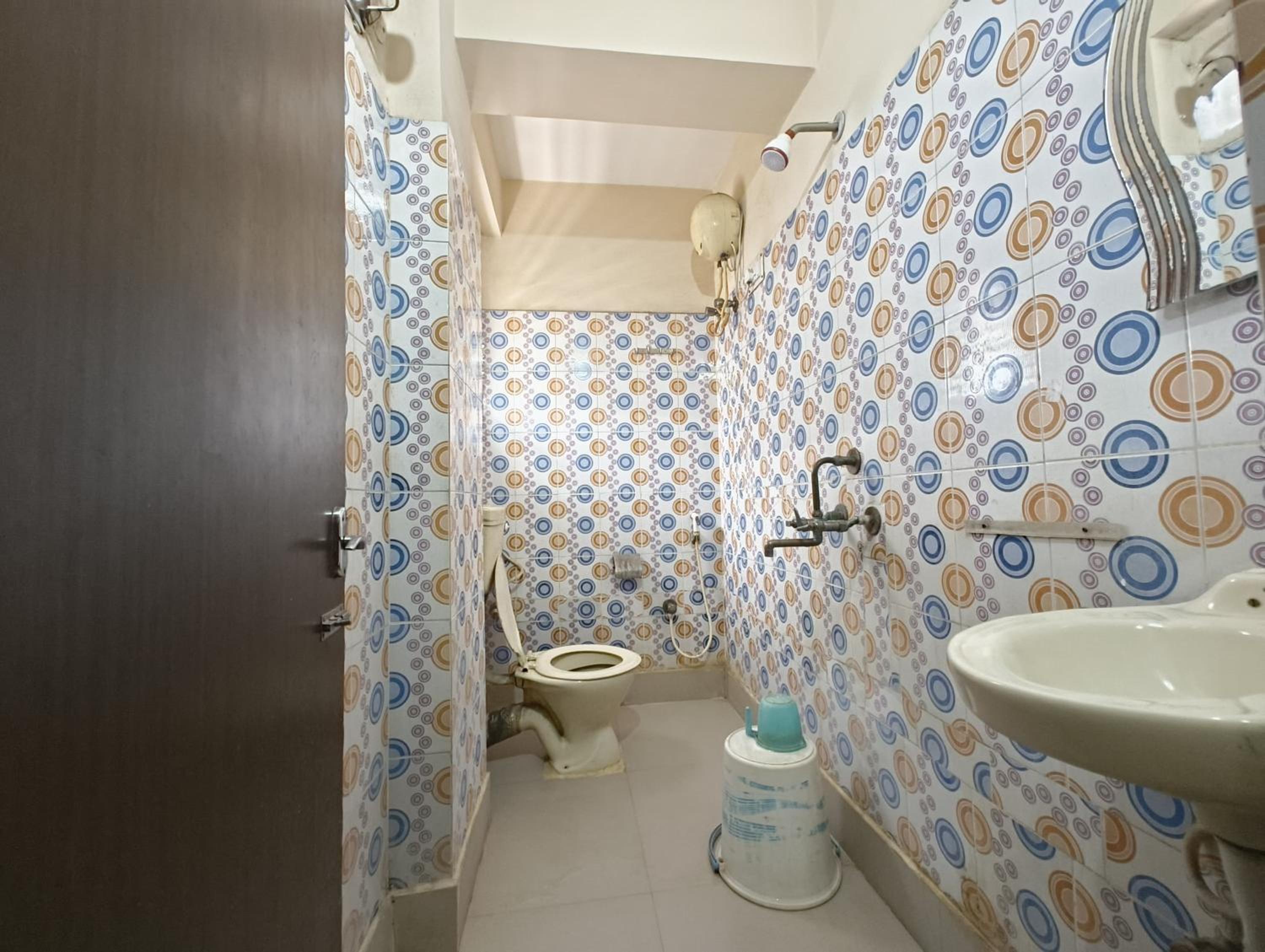 Deluxe Double Room (2 Adults + 1 Child) - Photo 3