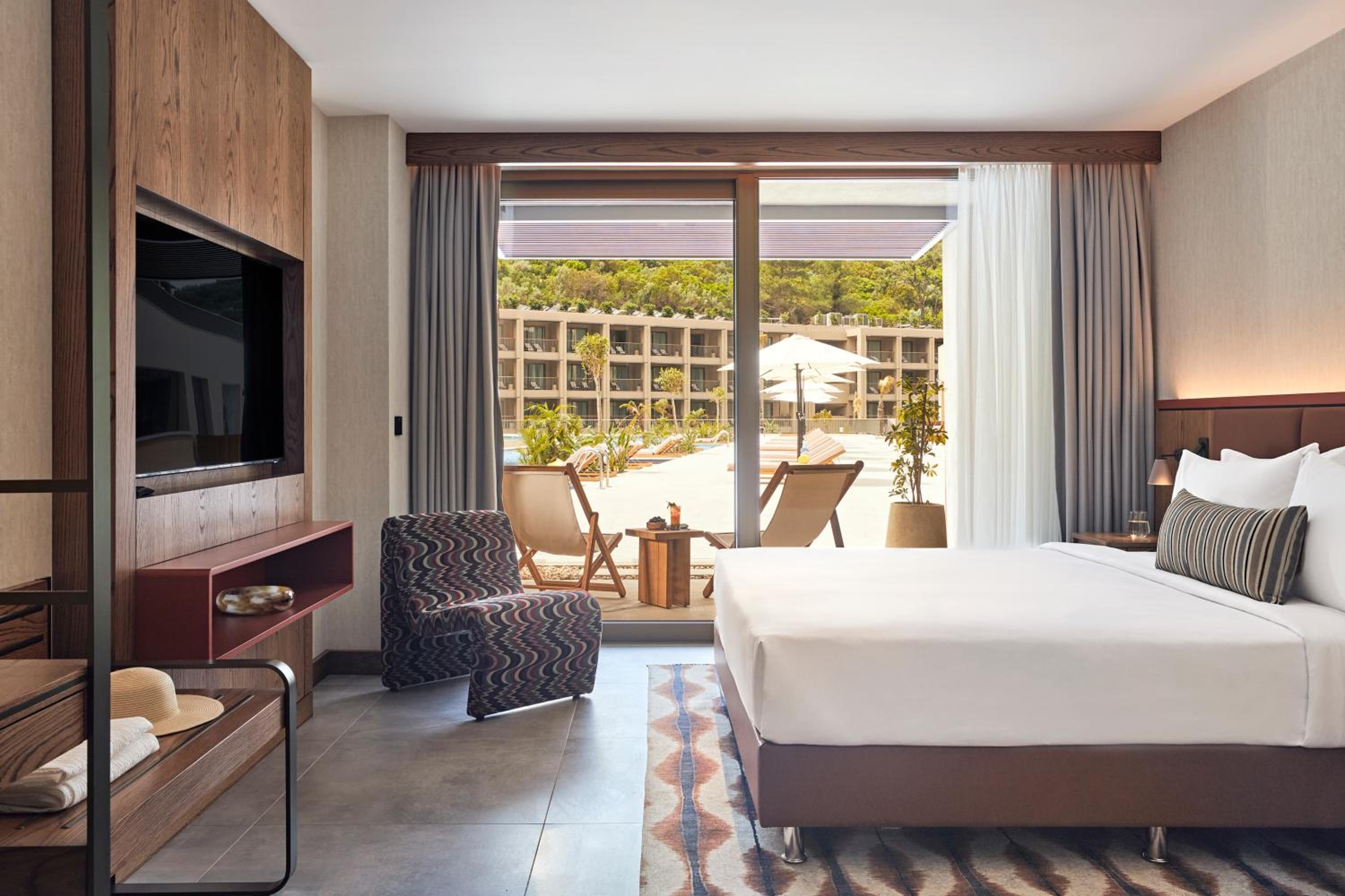 All Access King Room with Pool View