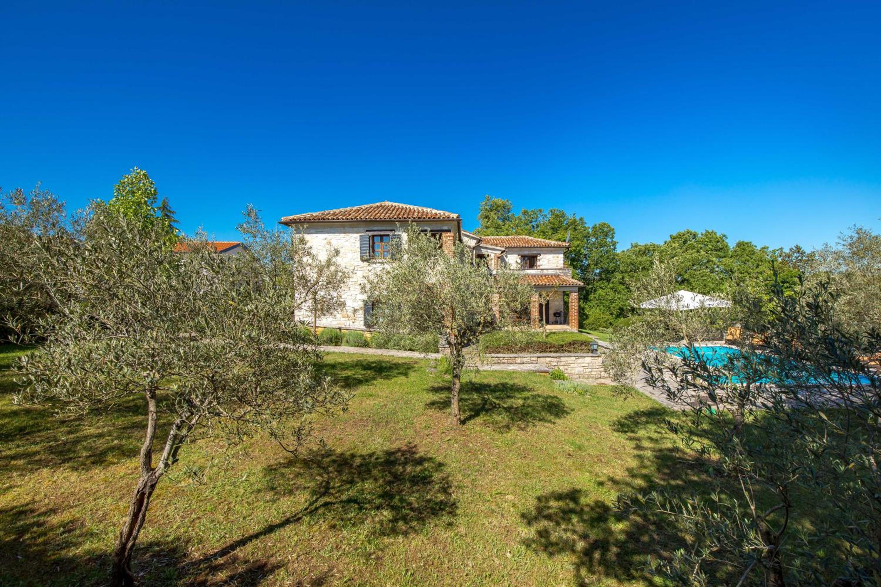 Villa photo 3