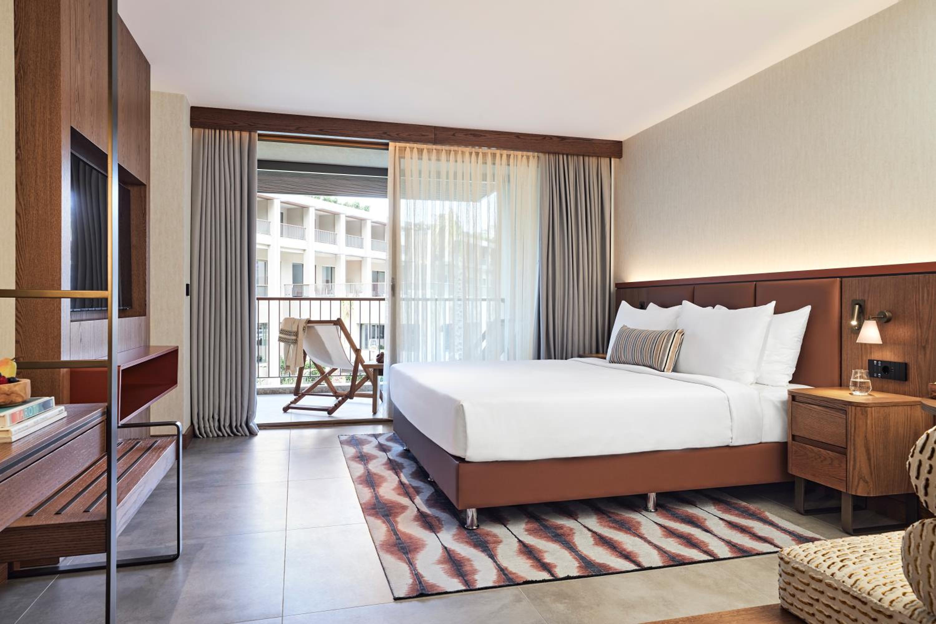 General Admission King Room with Pool View