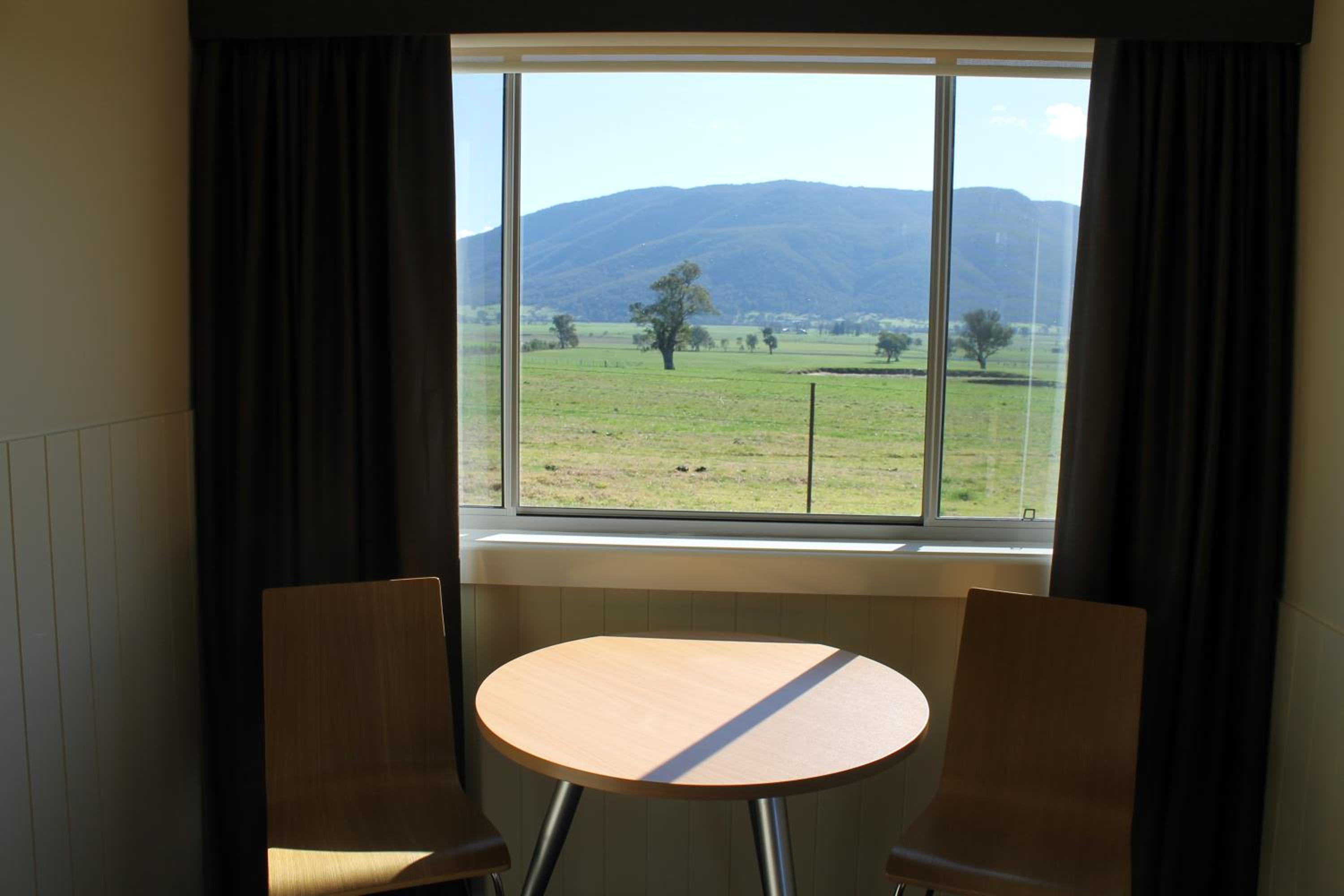 Queen Room 3.5 star with Mountain View photo 2