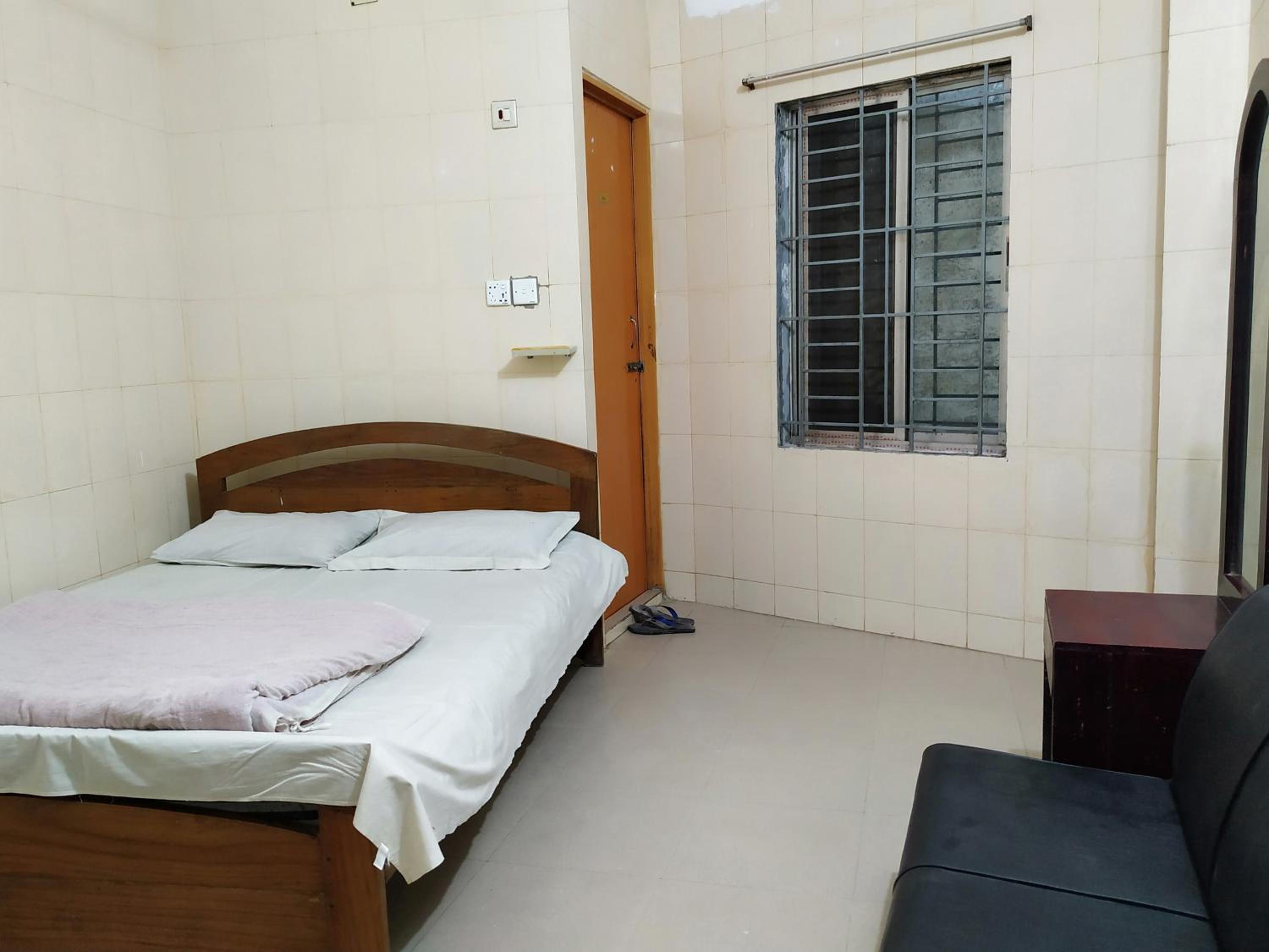 Budget Double Room photo 3
