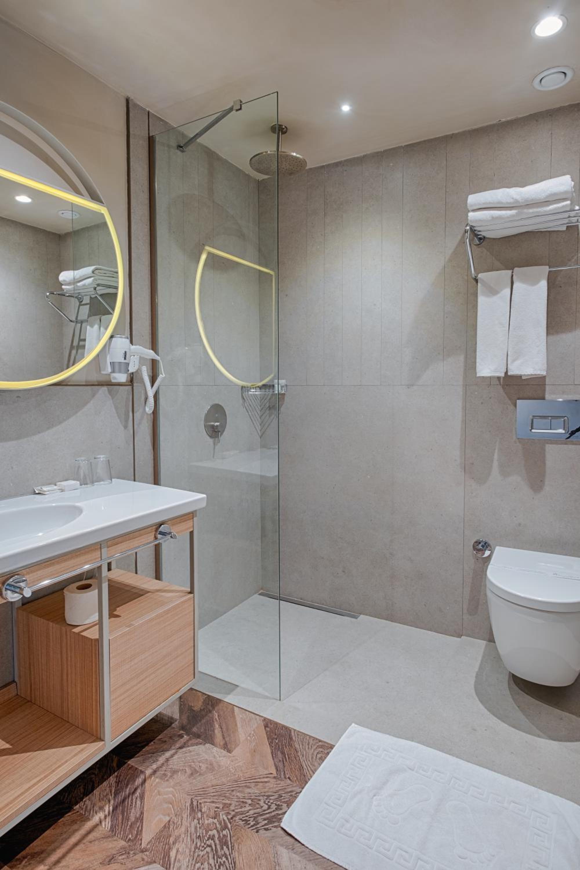 Double Room with Extra Bed with Partial Sea View (3 Adults) photo 3