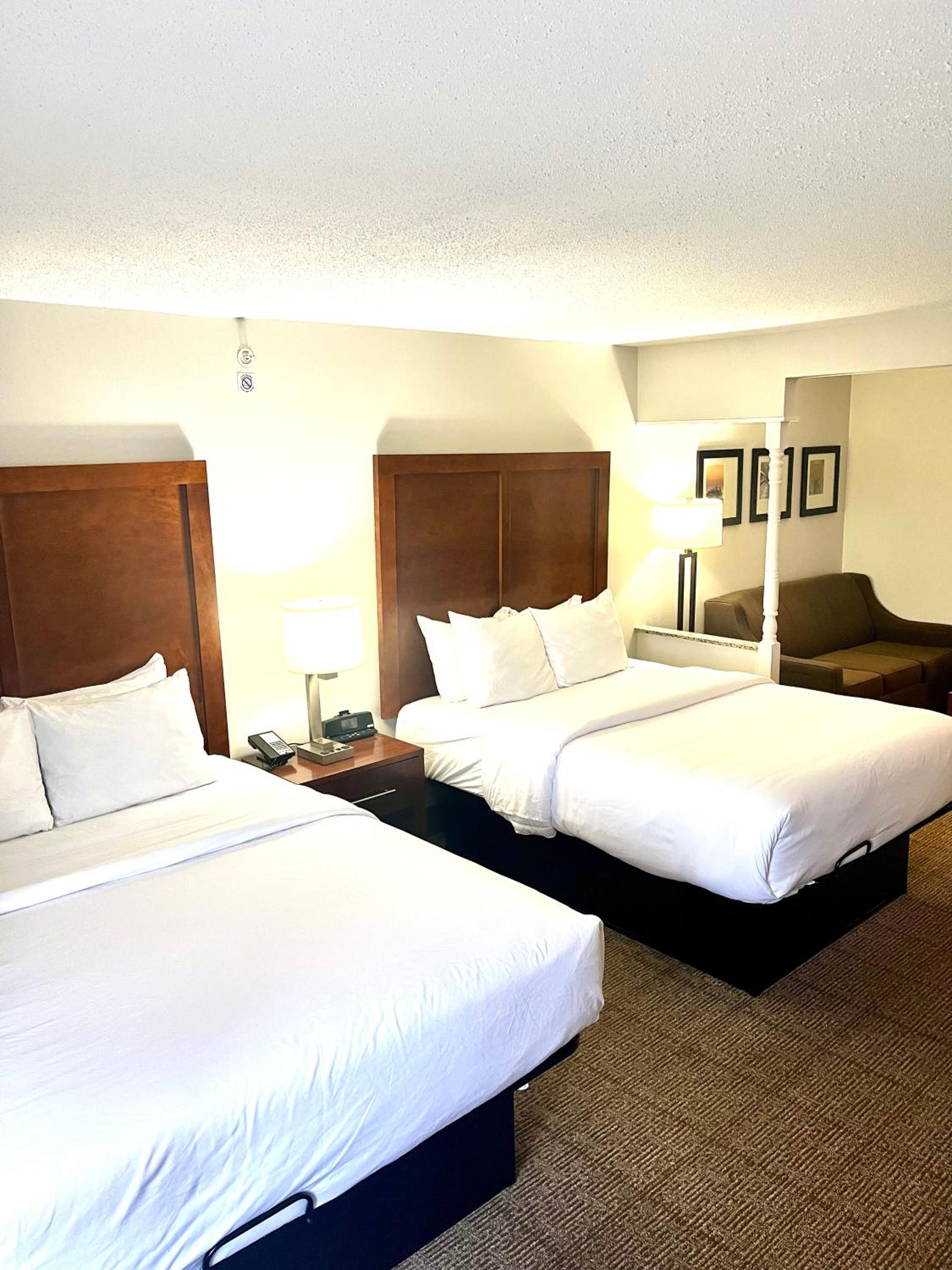 Queen Suite with Two Queen Beds - Non-Smoking - Photo 1