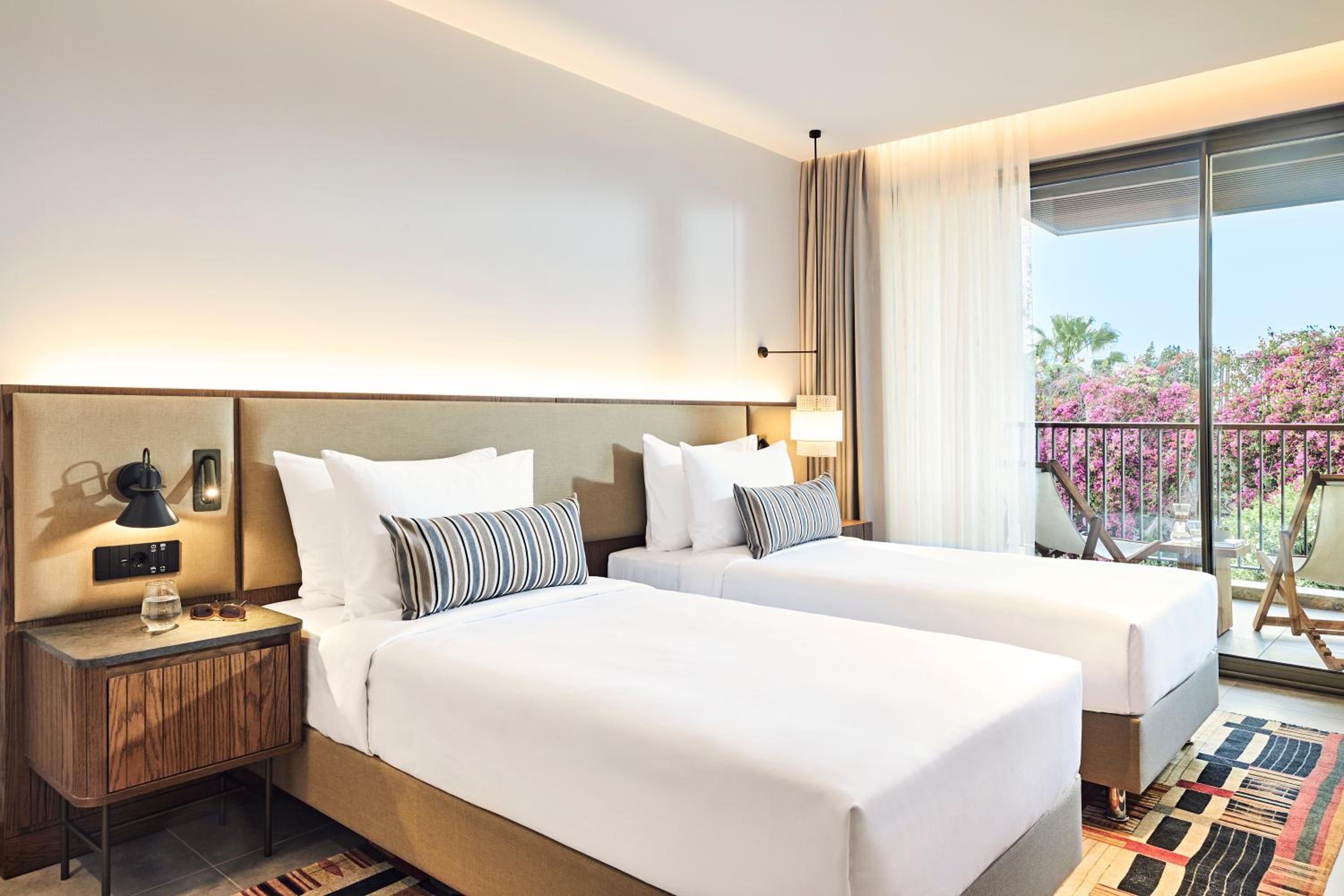 General Admission Twin Room with Garden View photo 3