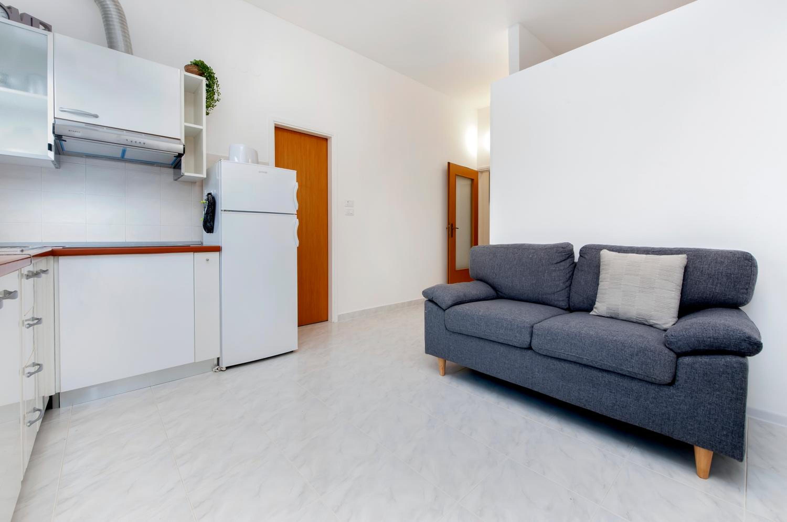 One-Bedroom Apartment photo 2