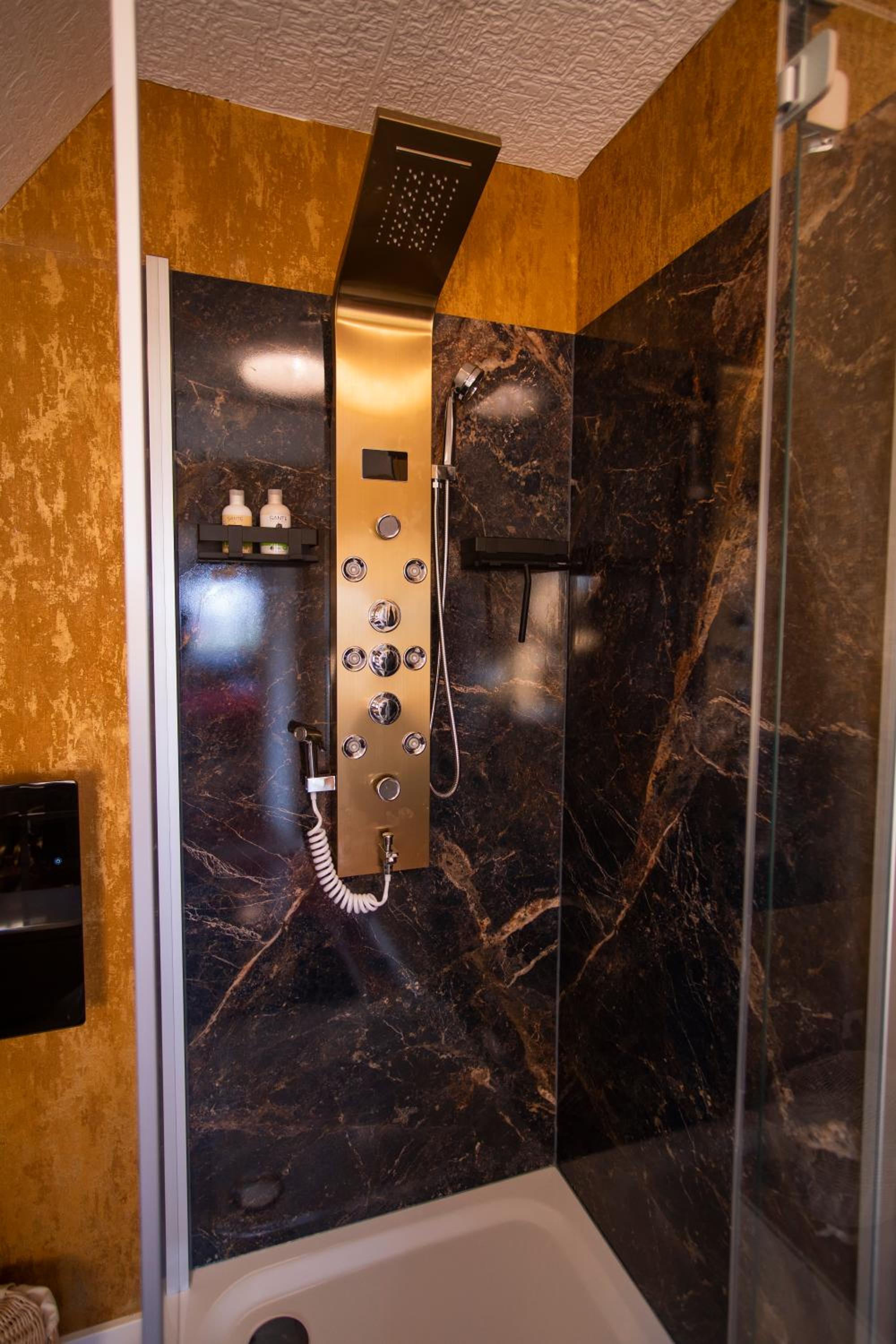 Double Room with Private Bathroom photo 3