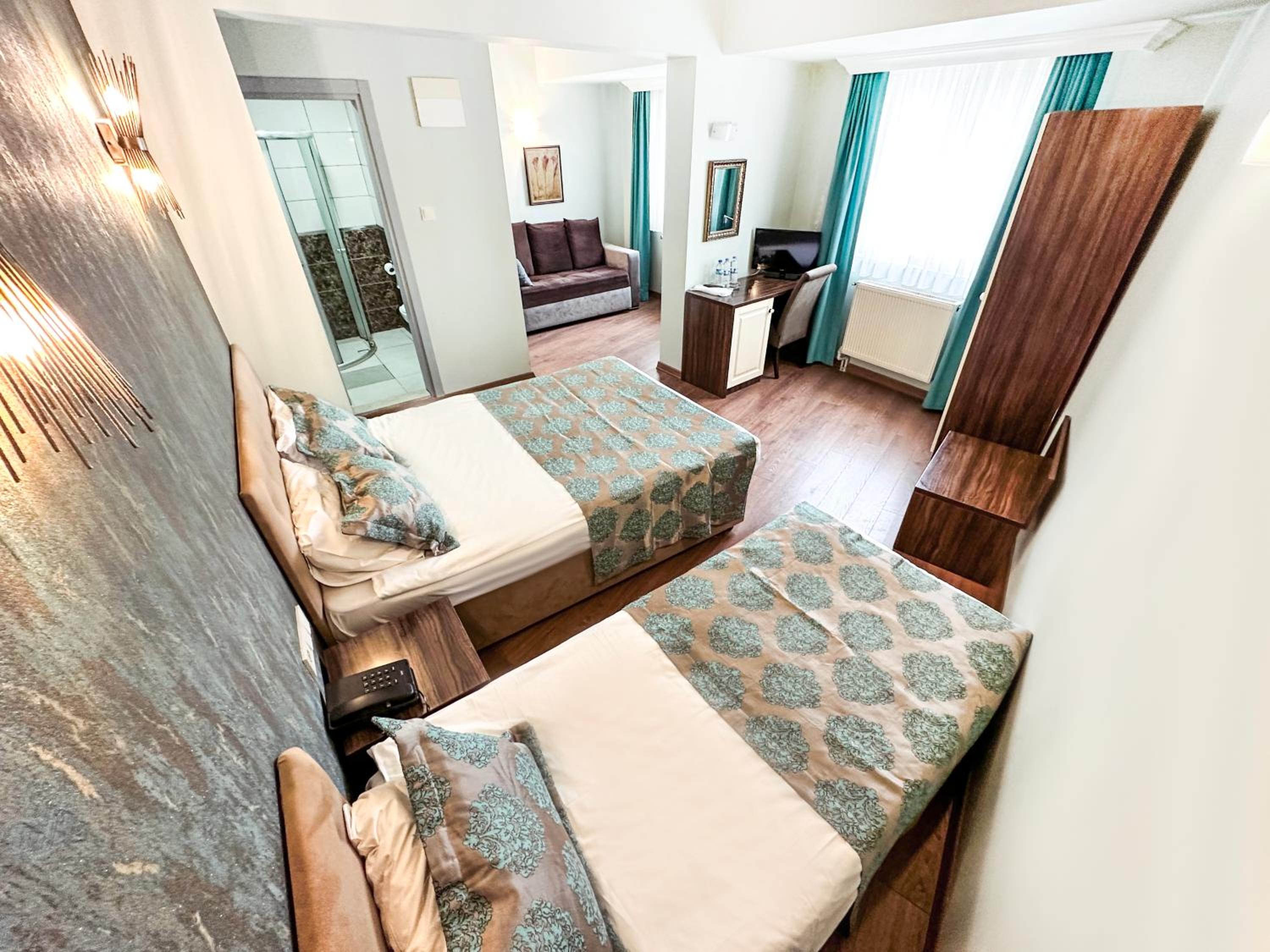 Deluxe Family Room - Photo 6