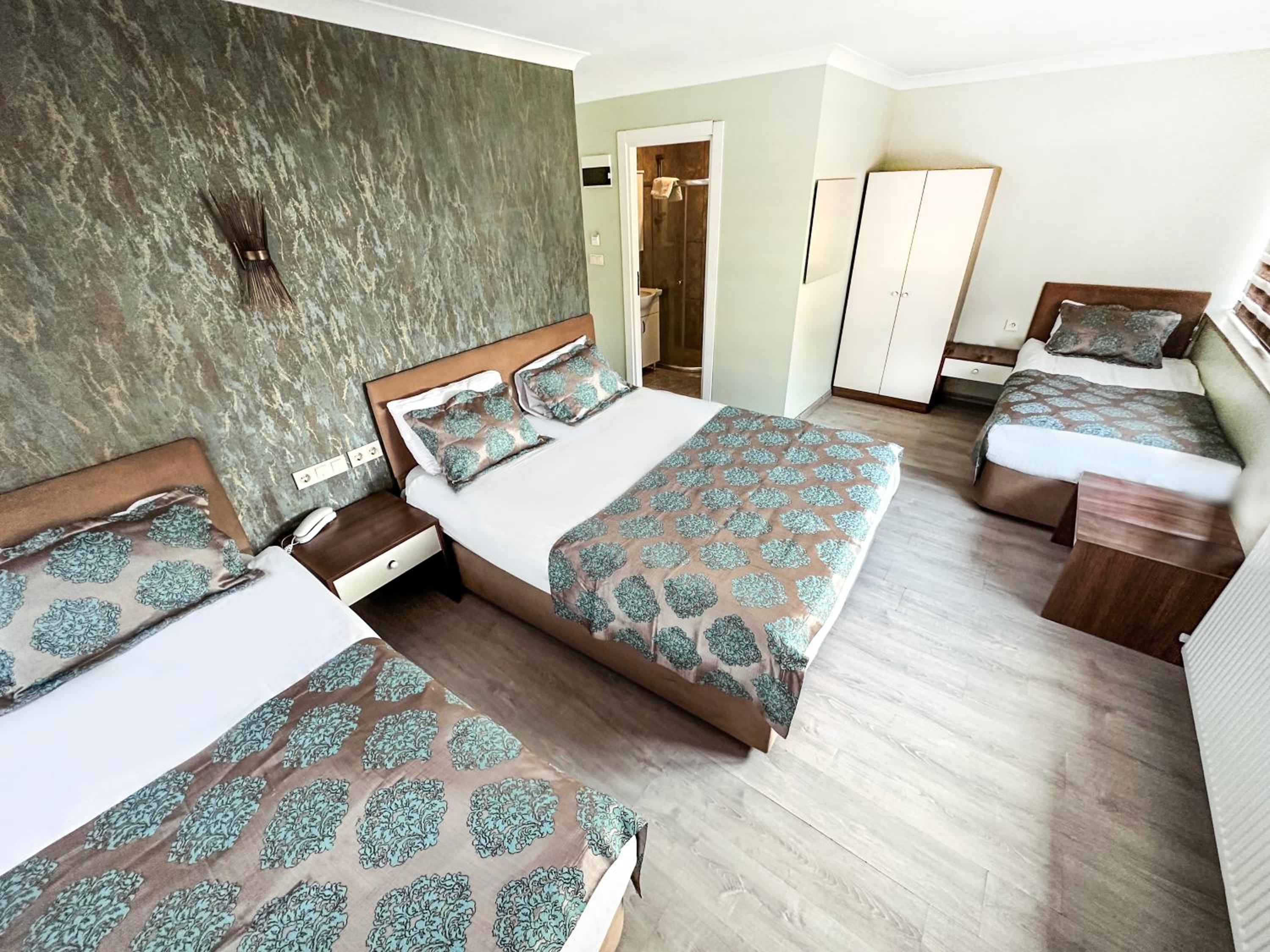 Deluxe Family Room - Photo 1